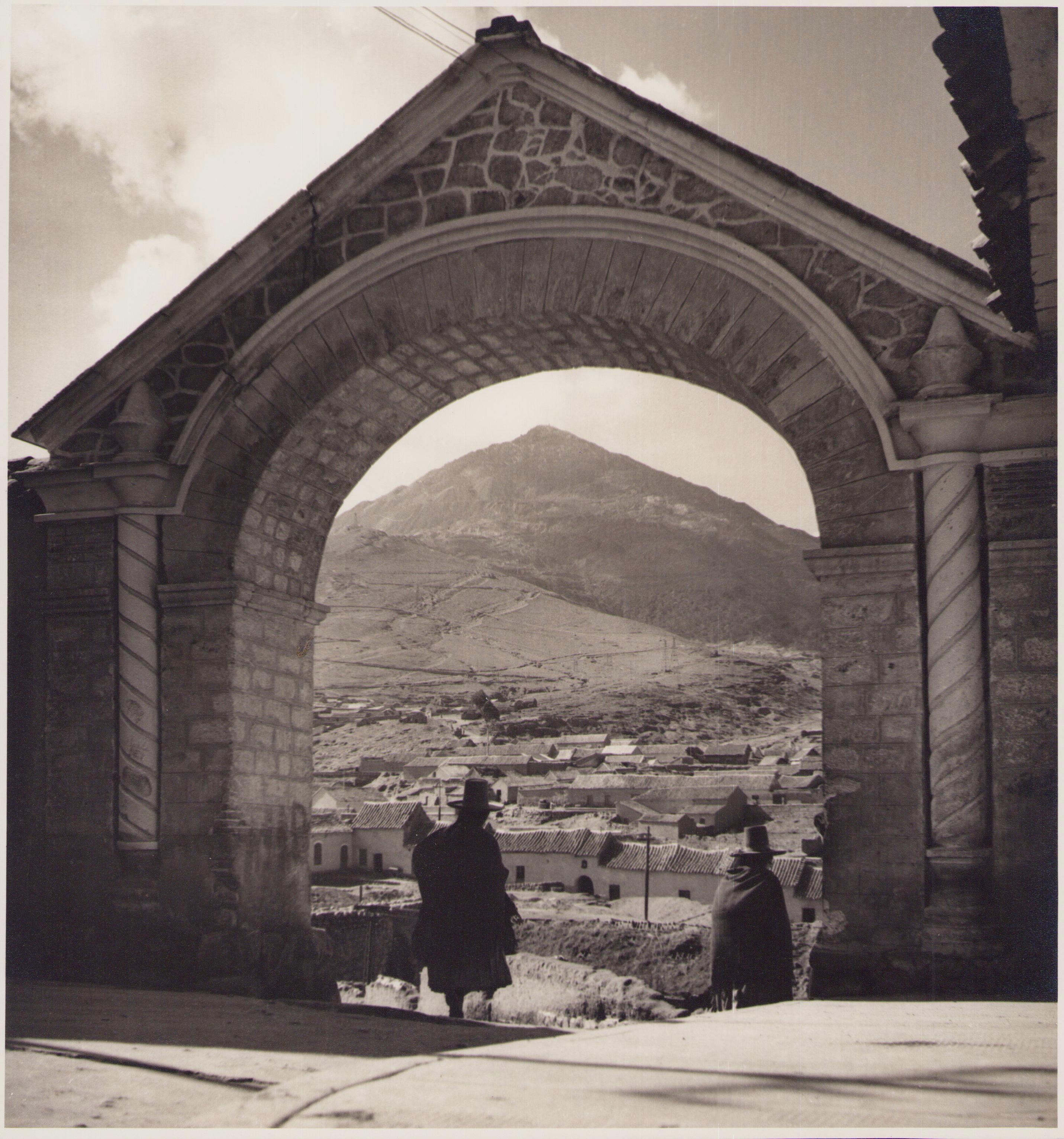 Hanna Seidel Portrait Photograph - Bolivia, Gate, Patosi, Black and White Photography, 1960s, 25, 9 x 24, 4 cm