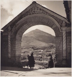 Bolivia, Gate, Patosi, Schwarz-Weiß-Fotografie, 1960er Jahre, 25,9 x 24,4 cm