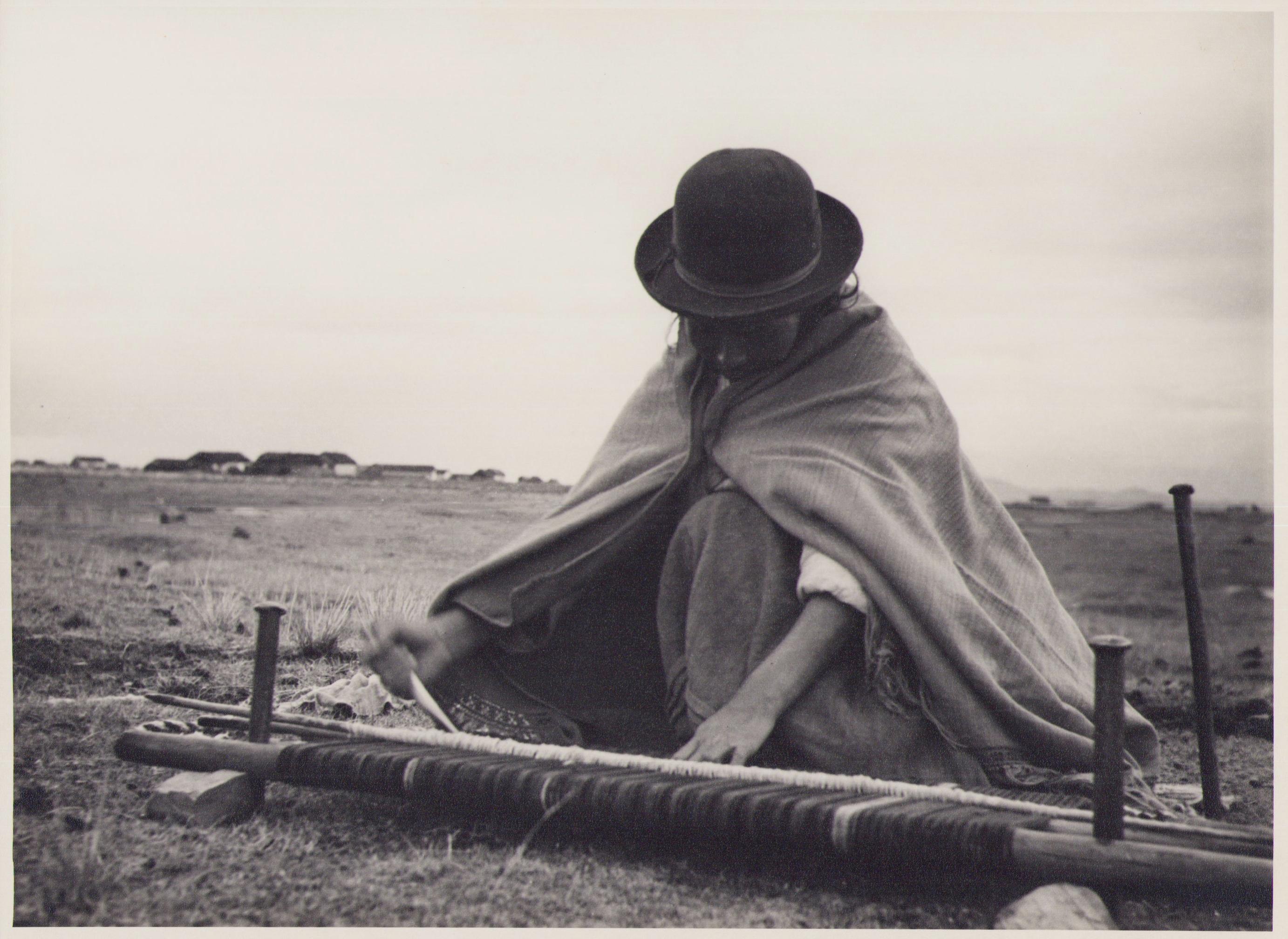 Hanna Seidel Portrait Photograph - Bolivia, Handcraft, Black and White Photography, 1960s, 17, 2 x 23, 5 cm