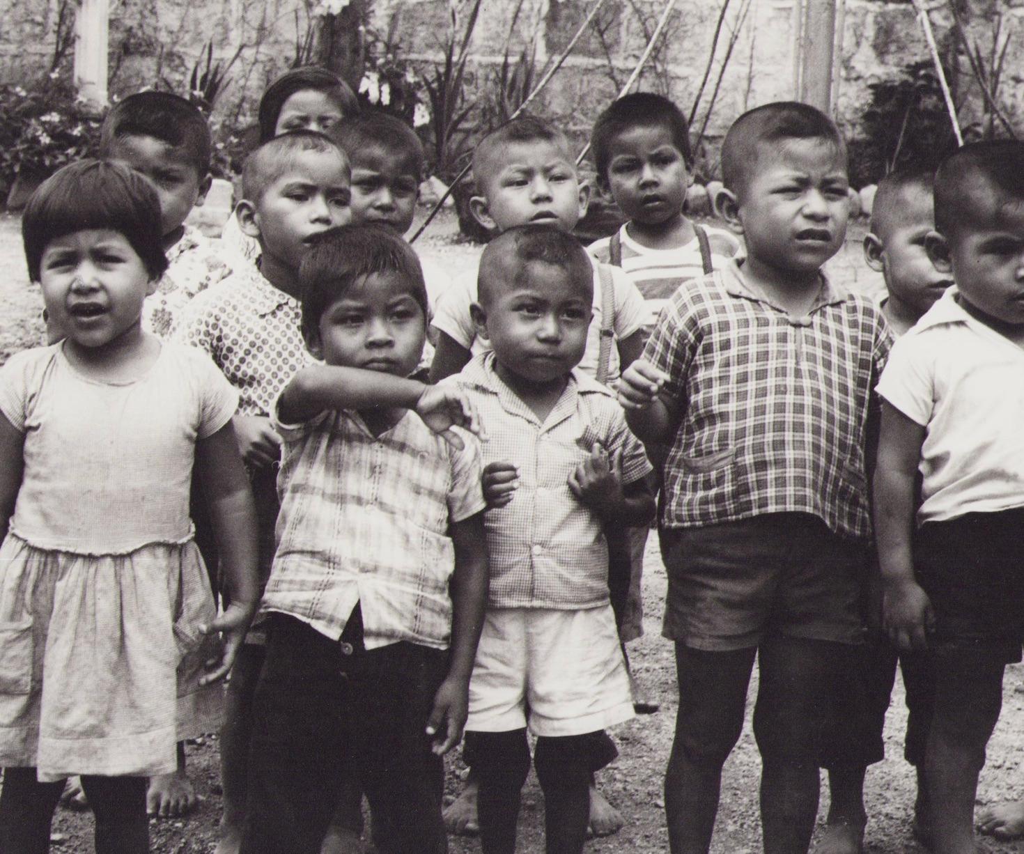 Ecuador, Children, Tena, Black and White Photography, 1960s, 23, 3 x 29, 3 cm - Gray Portrait Photograph by Hanna Seidel