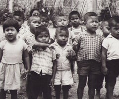 Équateur, enfants, Tena, photographie en noir et blanc, années 1960, 23,3 x 29,3 cm