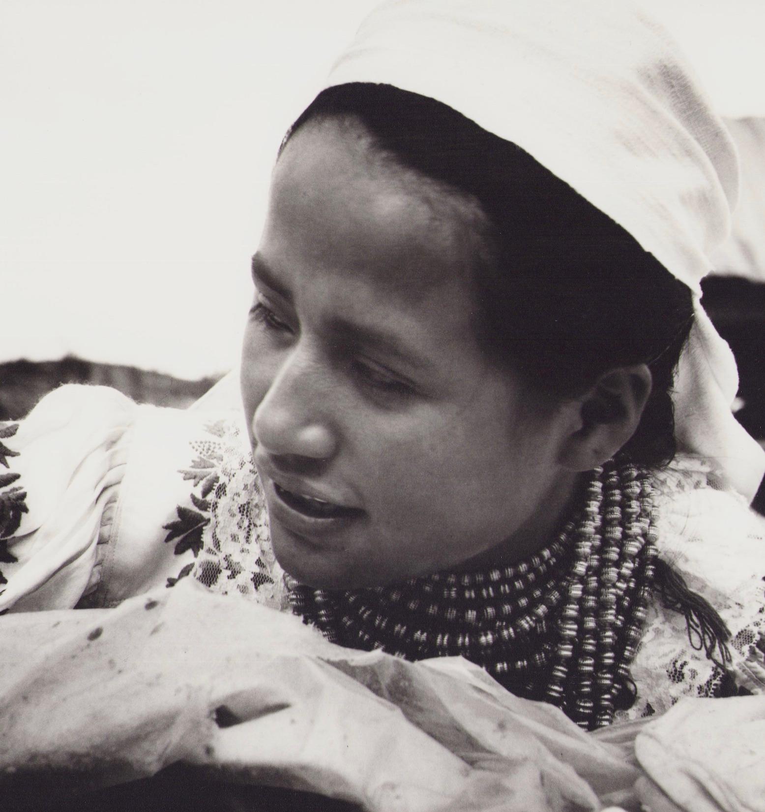 Ecuador, Indigenous Woman, Black and White Photography, 1960s, 21, 4 x 29 cm - Gray Portrait Photograph by Hanna Seidel