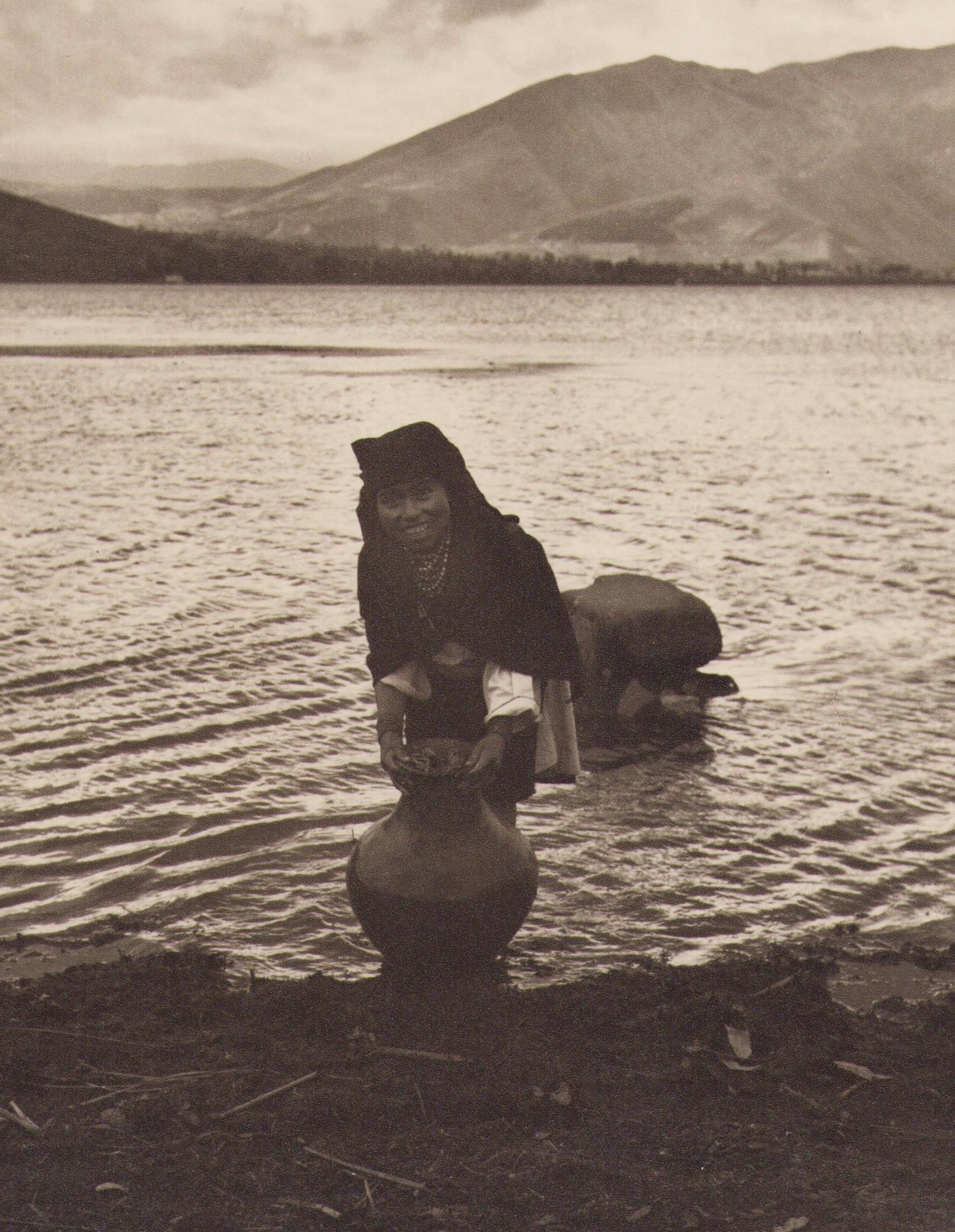 Ecuador, Lake, Woman, Black and White Photography, 1960s, 24, 2 x 25 cm - Brown Portrait Photograph by Hanna Seidel