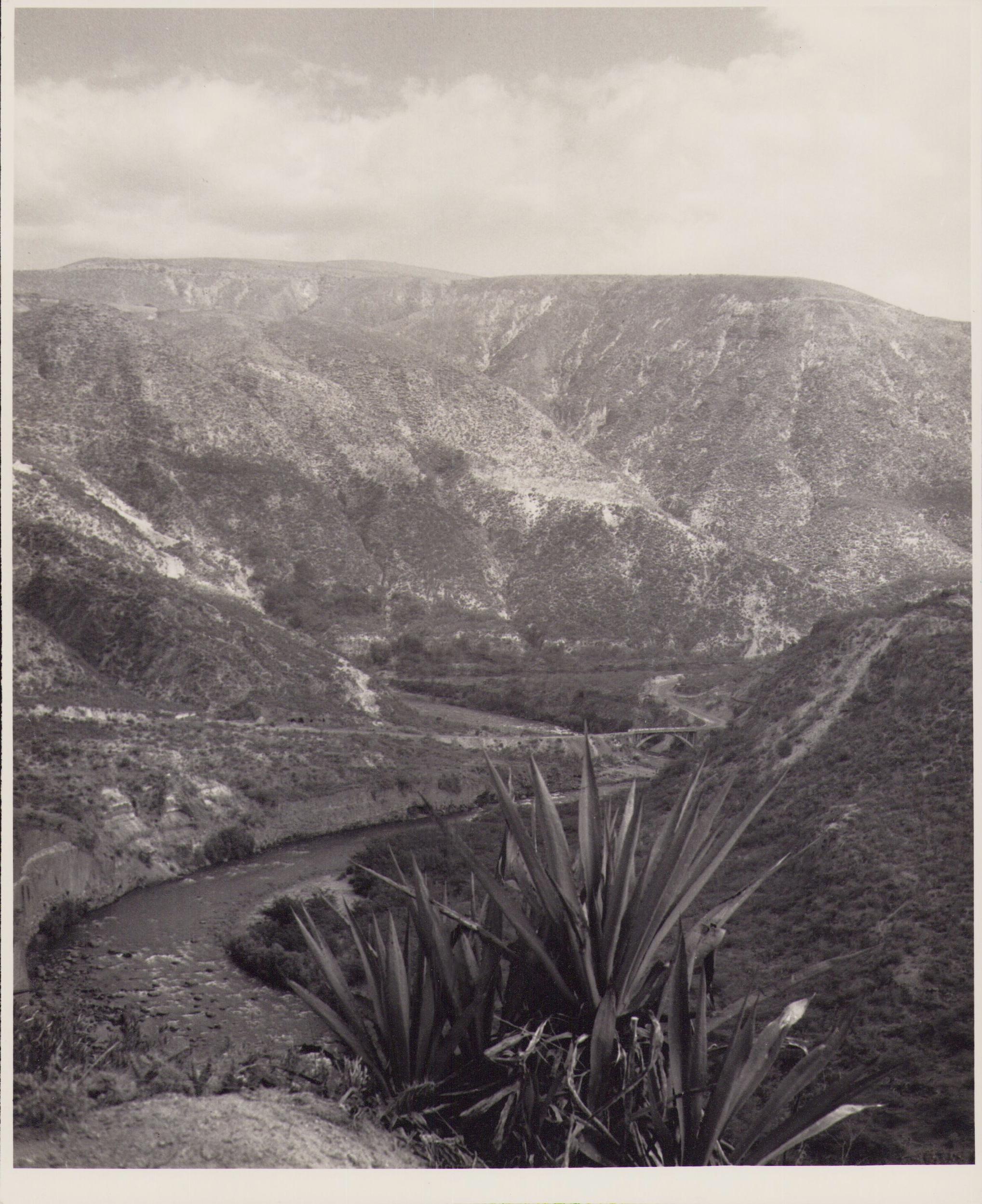 Hanna Seidel Portrait Photograph - Ecuador, Landscape, Black and White Photography, 1960s, 21, 2 X 17, 2 cm