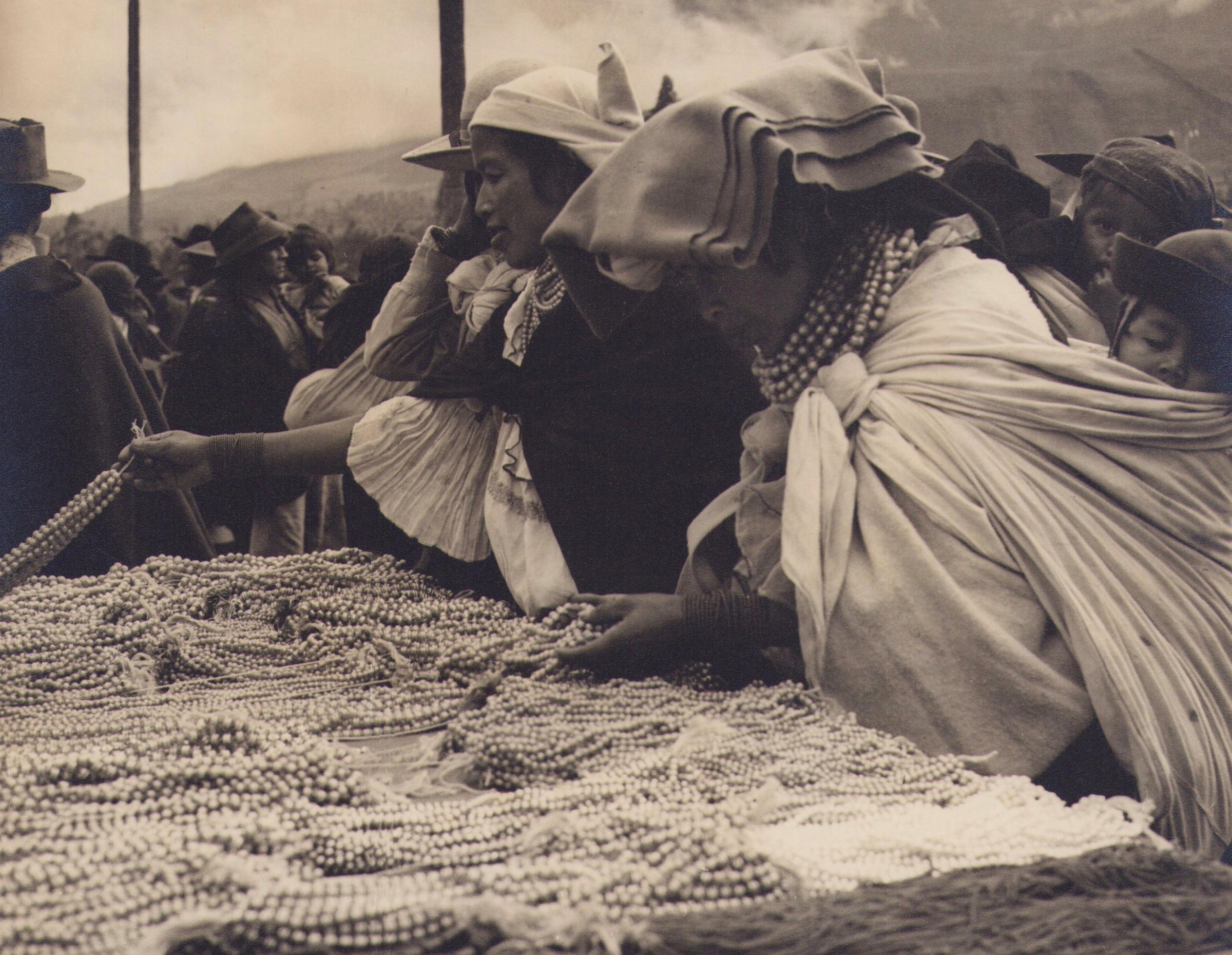 Ecuador, People, Market, Black and White Photography, 1960s, 24, 4 x 24, 5 cm For Sale 1