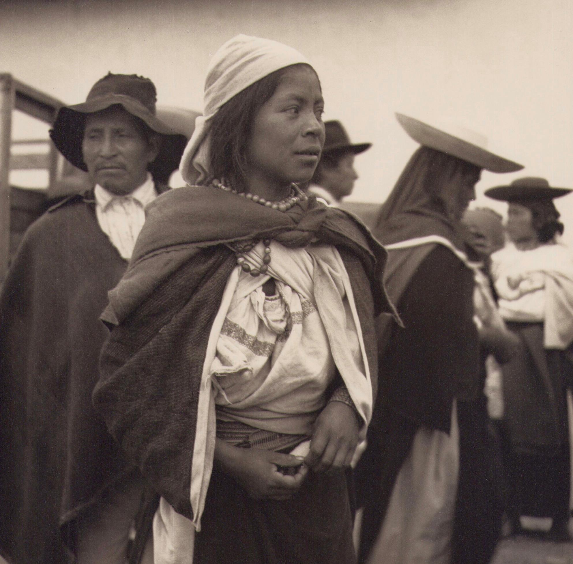 Ecuador, Woman, Black and White Photography, 1960s, 21, 4 x 17, 3 cm For Sale 1