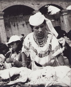 Ecuador, Woman, Market, Black and White Photography, 1960s, 28,2 x 23,1 cm