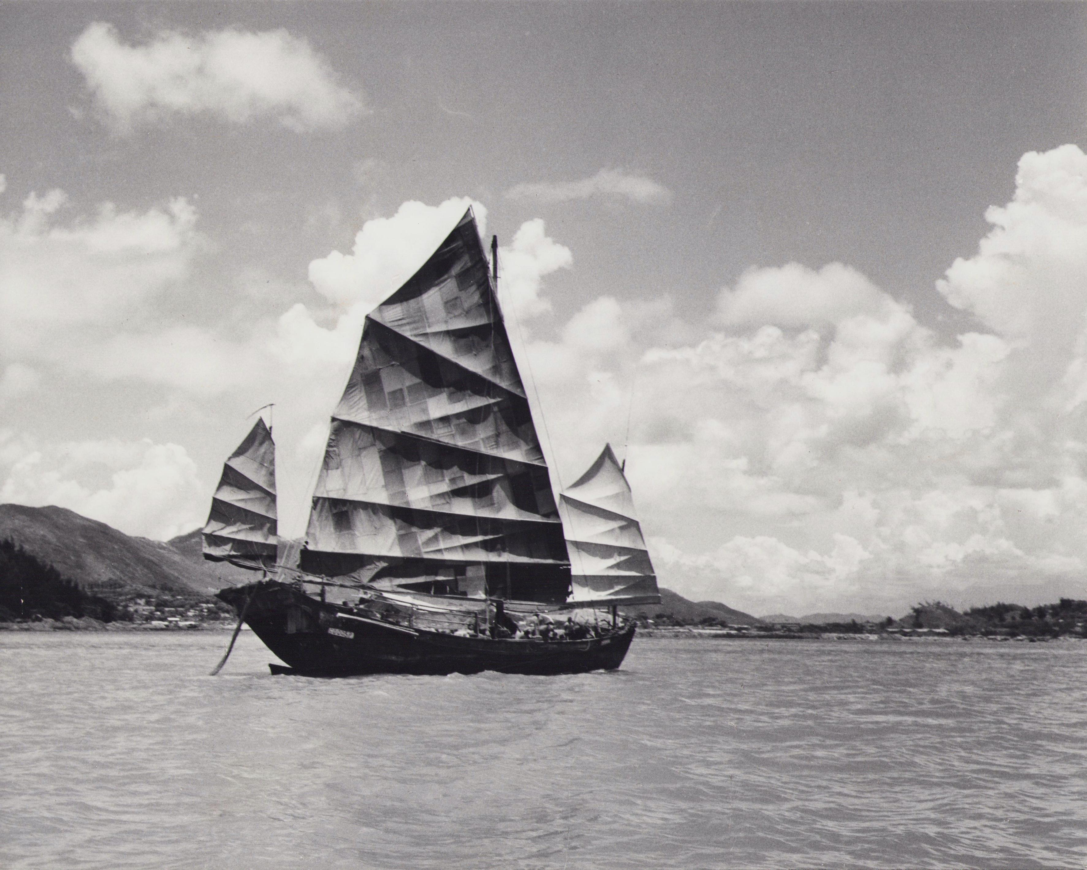 Hanna Seidel Portrait Photograph - Hong Kong, Boat, Water, Black and White Photography, 1960s, 23, 9 x 30, 1 cm