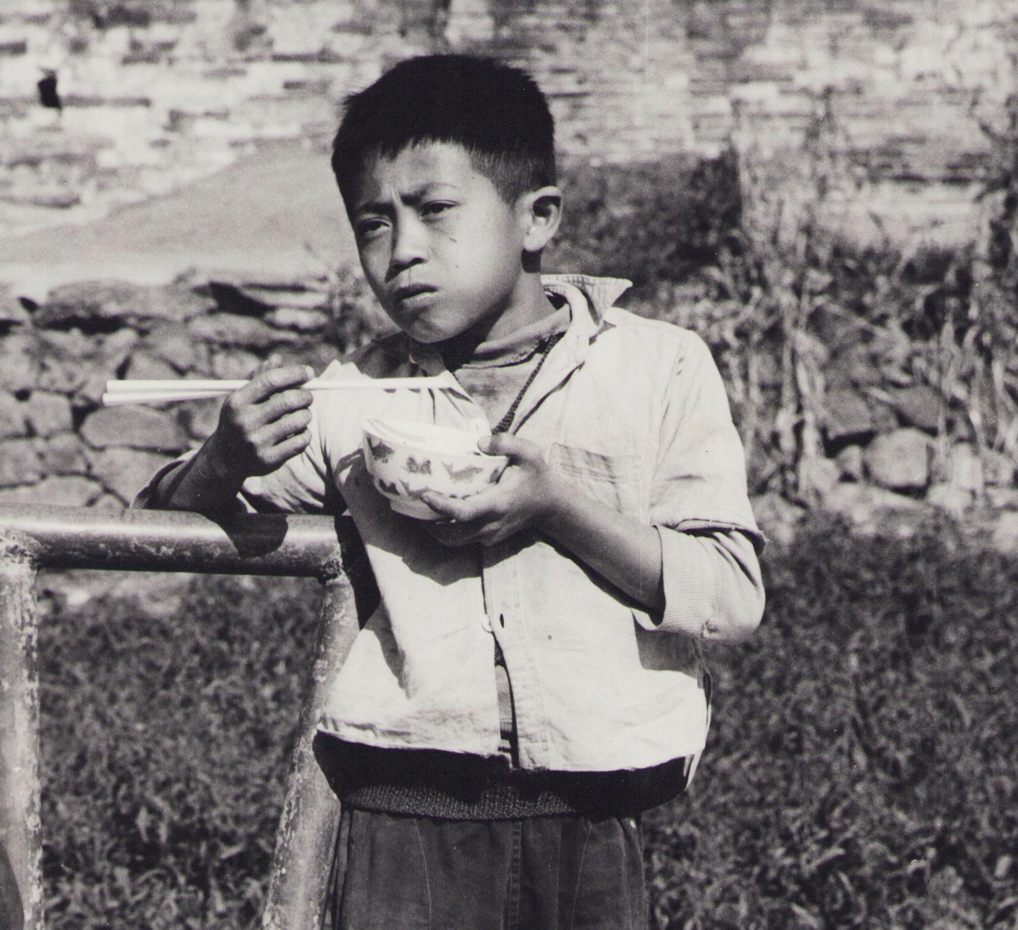 Hong Kong, Boy, Food, Black and White Photography, 1960s, 29, 8 x 23, 9 cm For Sale 1