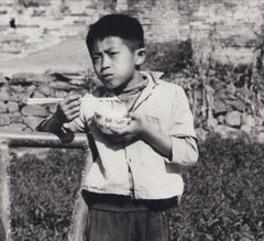 Hong Kong, Boy, Food, Black and White Photography, 1960s, 29, 8 x 23, 9 cm