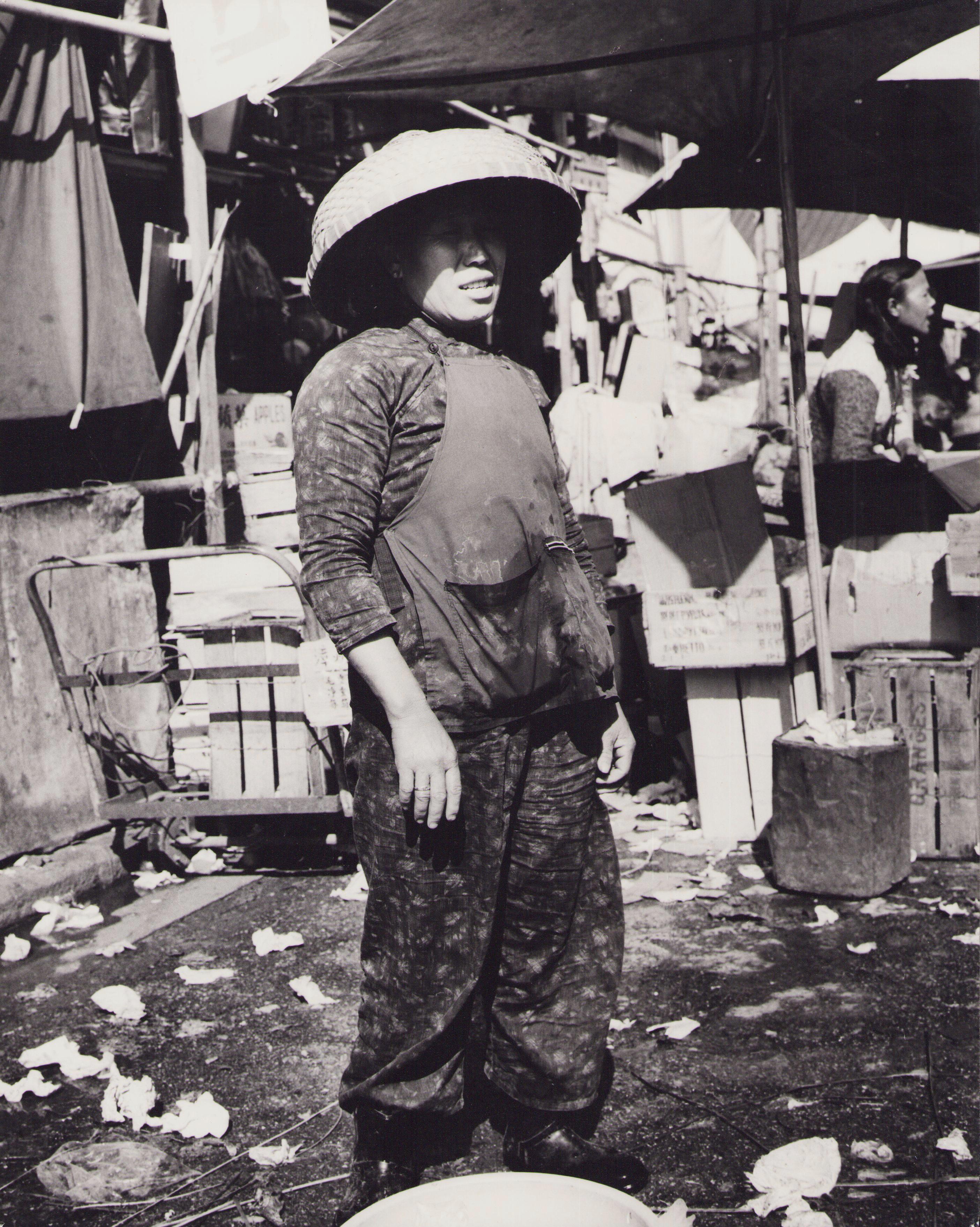 Hanna Seidel Portrait Photograph - Hong Kong, Man, Collector, Black and White Photography, 1960s, 29, 8 x 23, 7 cm