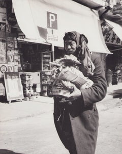 Hong Kong, Man, Collector, Black and White Photography, 1960s, 30 x 23,8 cm