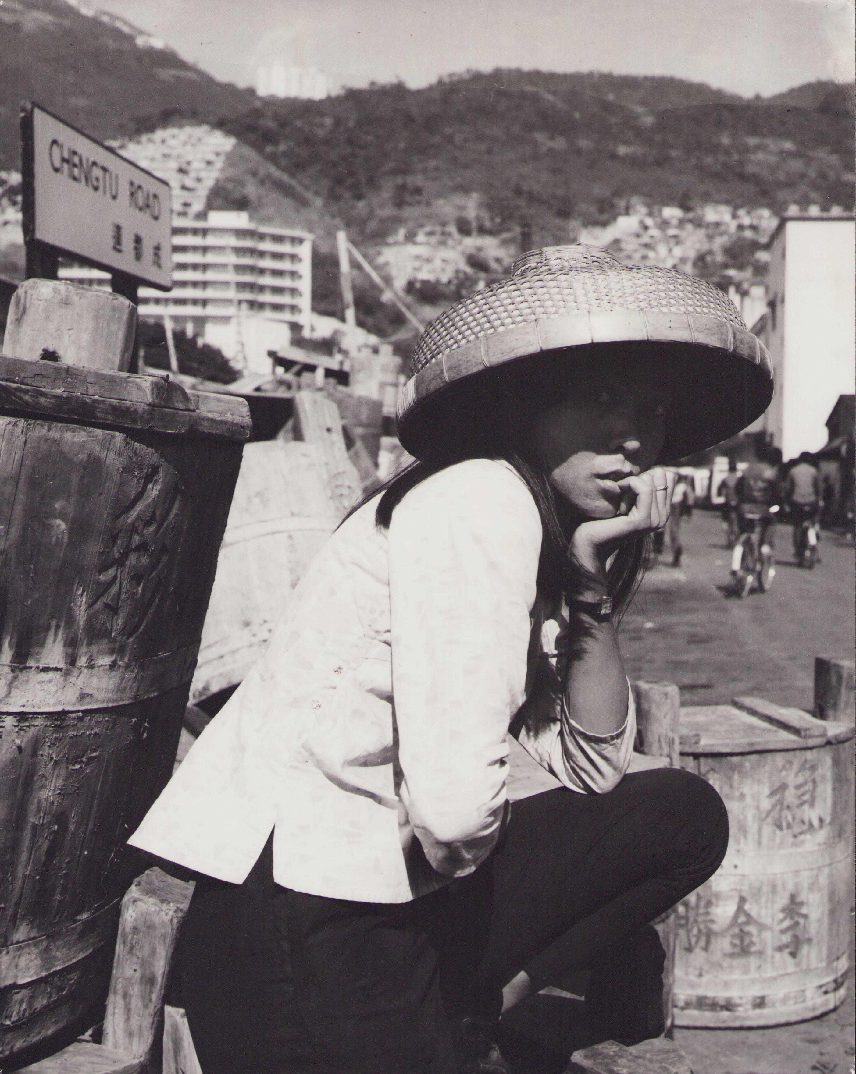 Hong Kong, Frau, Aberdeen, Schwarz-Weiß-Fotografie, 1960er Jahre, 30 x 24 cm