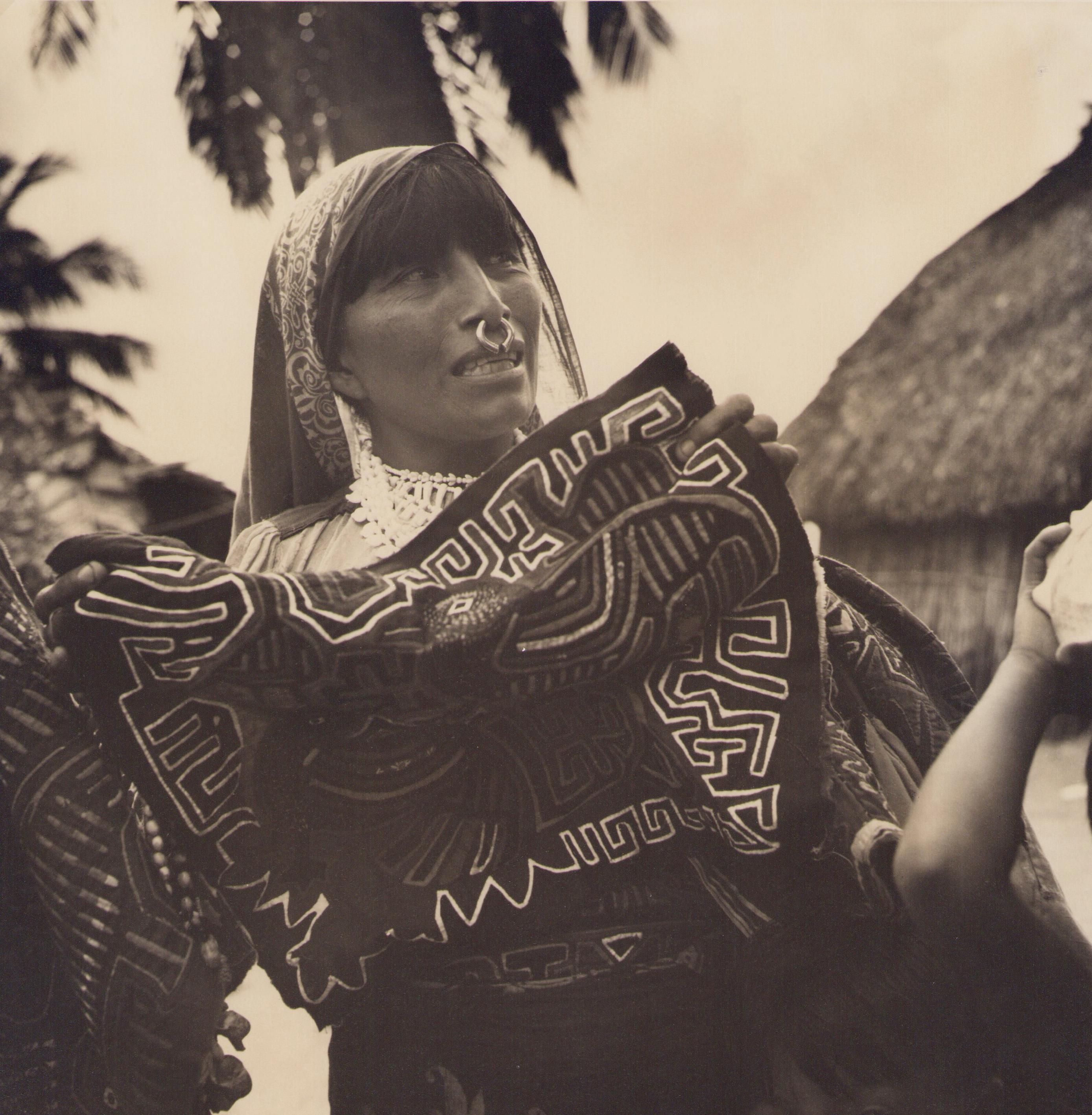 Hanna Seidel Portrait Photograph - Panama, Woman, Tradition, Black and White Photography, 1960s, 24, 3 x 24, 1 cm