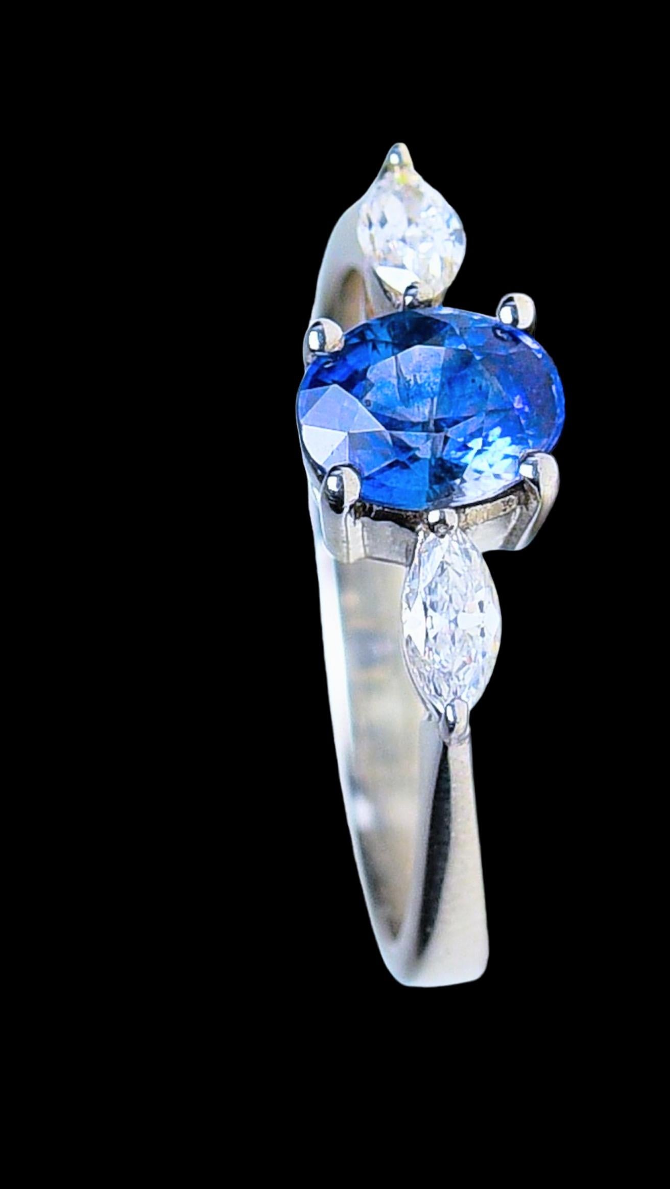  1 Karat natürlicher unbehandelter ovaler blauer Saphir 3 Stein Ring   im Angebot 3
