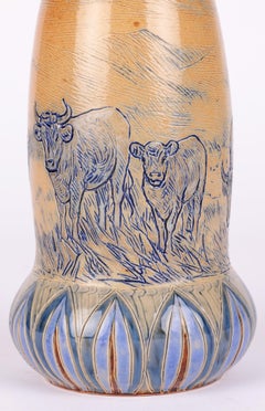 Hannah Barlow Doulton: Kunstkeramikvase „ Grazing Cattle“ mit Lammfell