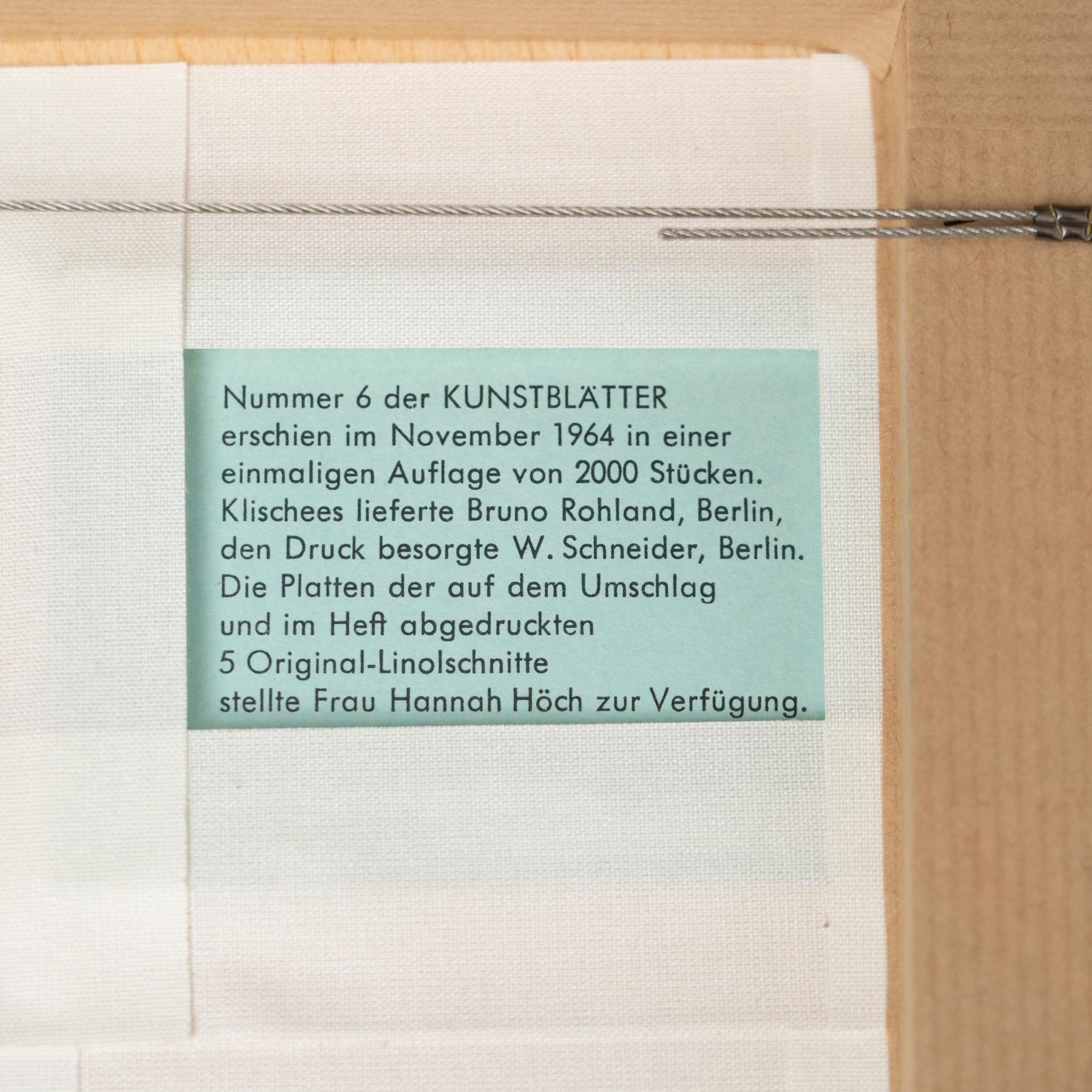 Hannah Höch Nero e Blu Edizione Limitata Astratto  Linoleografia incorniciata in vendita 4