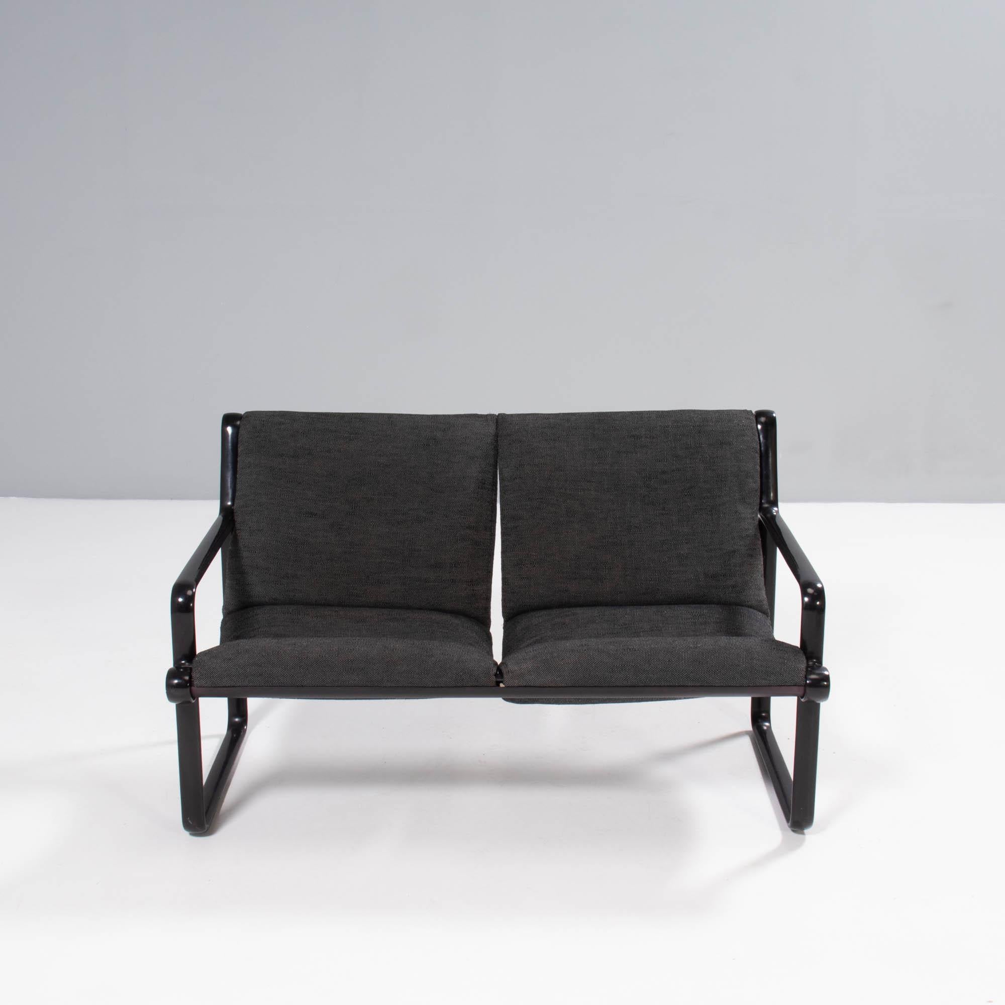 Designed by Bruce Hannah and Andrew Ivar Morrison for Knoll, this Sling sofa is a fantastic example of 1970s design.

Inspired by sail boats, the Sling sofa features an industrial style metal frame with armrests in a black finish.

The two seats