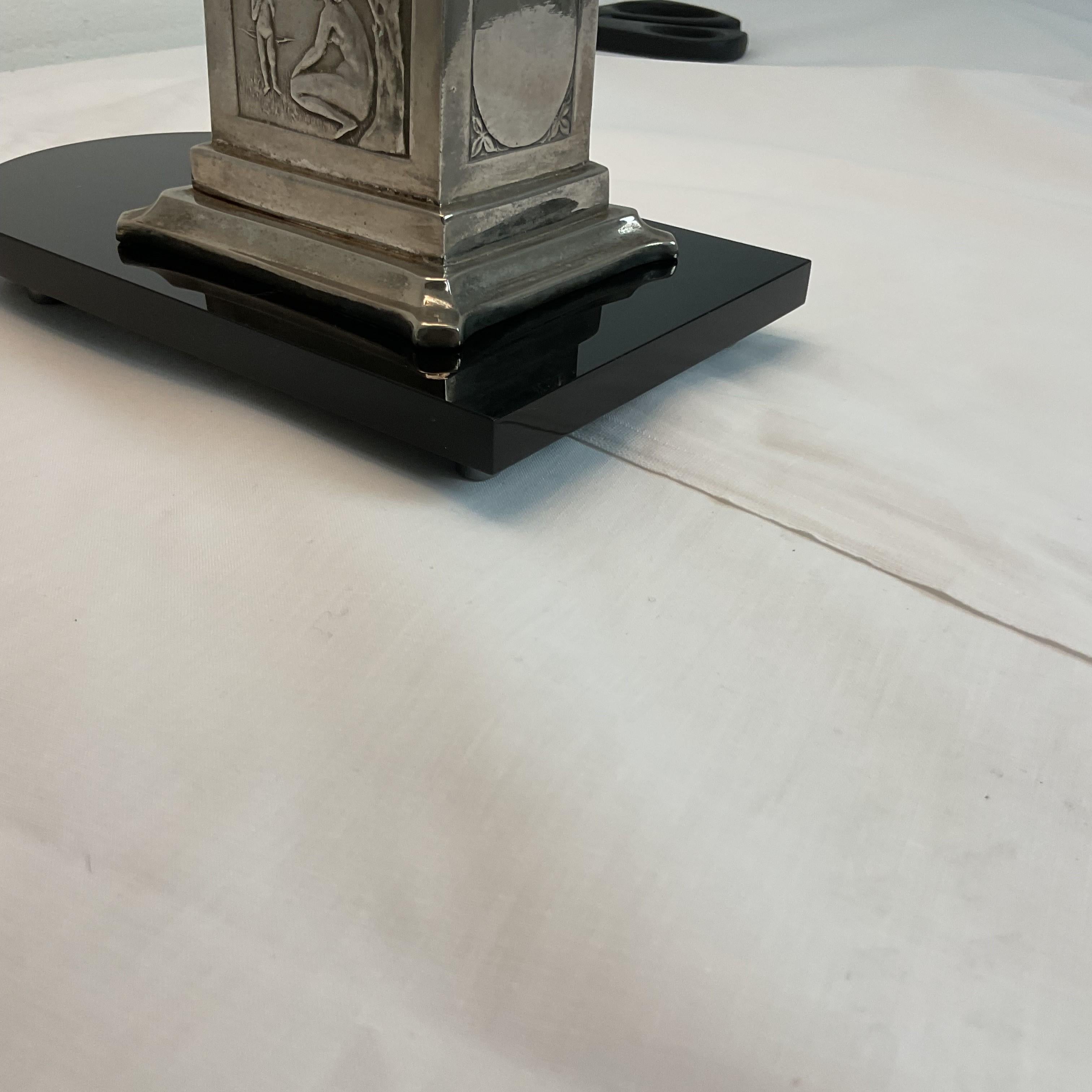 Lampada con statuetta in argento con base Hannams in vendita 5