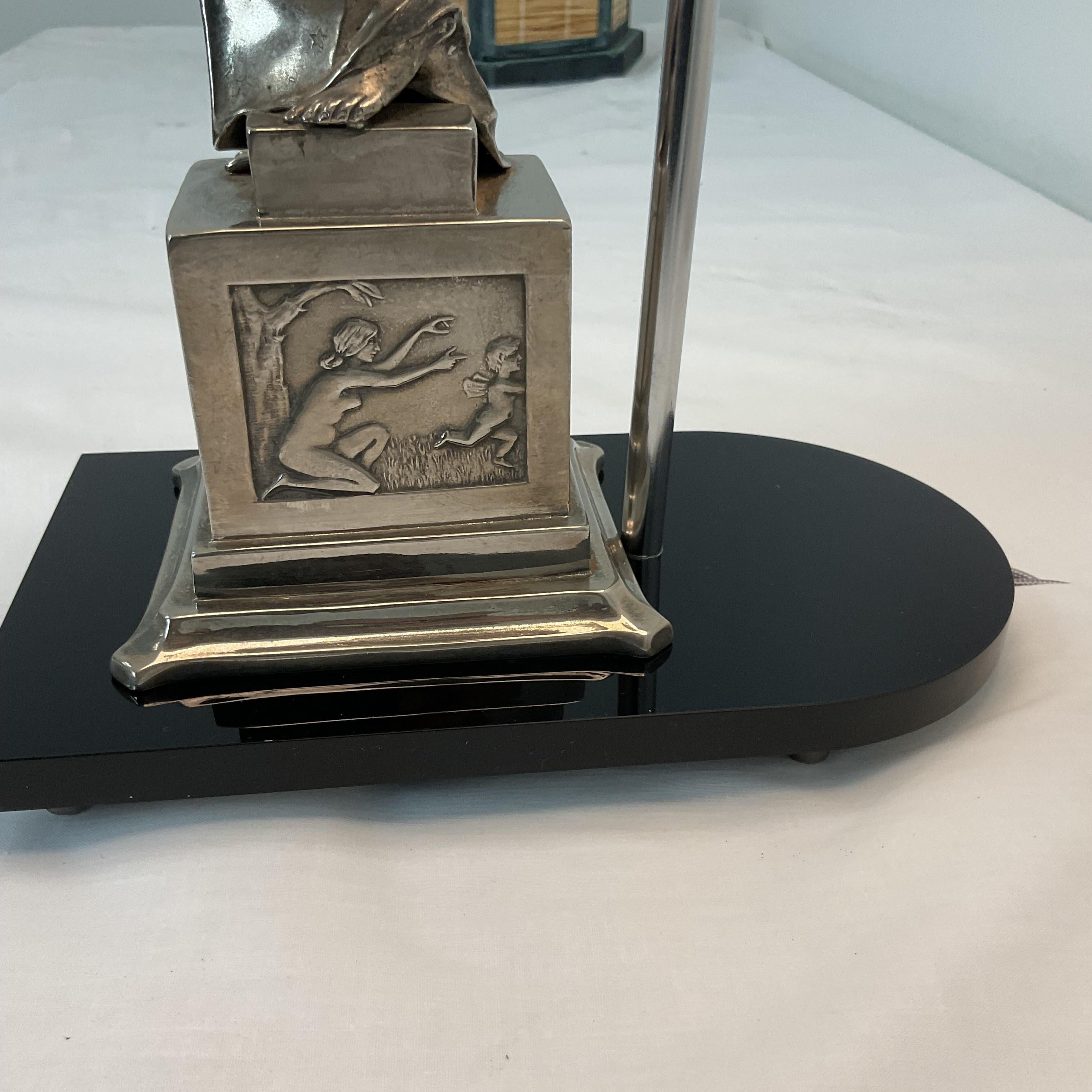 Argento Lampada con statuetta in argento con base Hannams in vendita