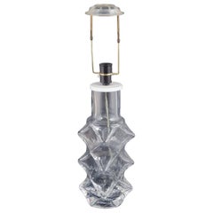 Hanne Dreutler pour Kosta Boda. Lampe de table sculpturale en verre transparent. Années 1980