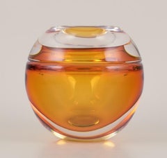 Hanne Dreutler for Studio Åhus. Large "Ostkust" (East Coast) art glass vase.