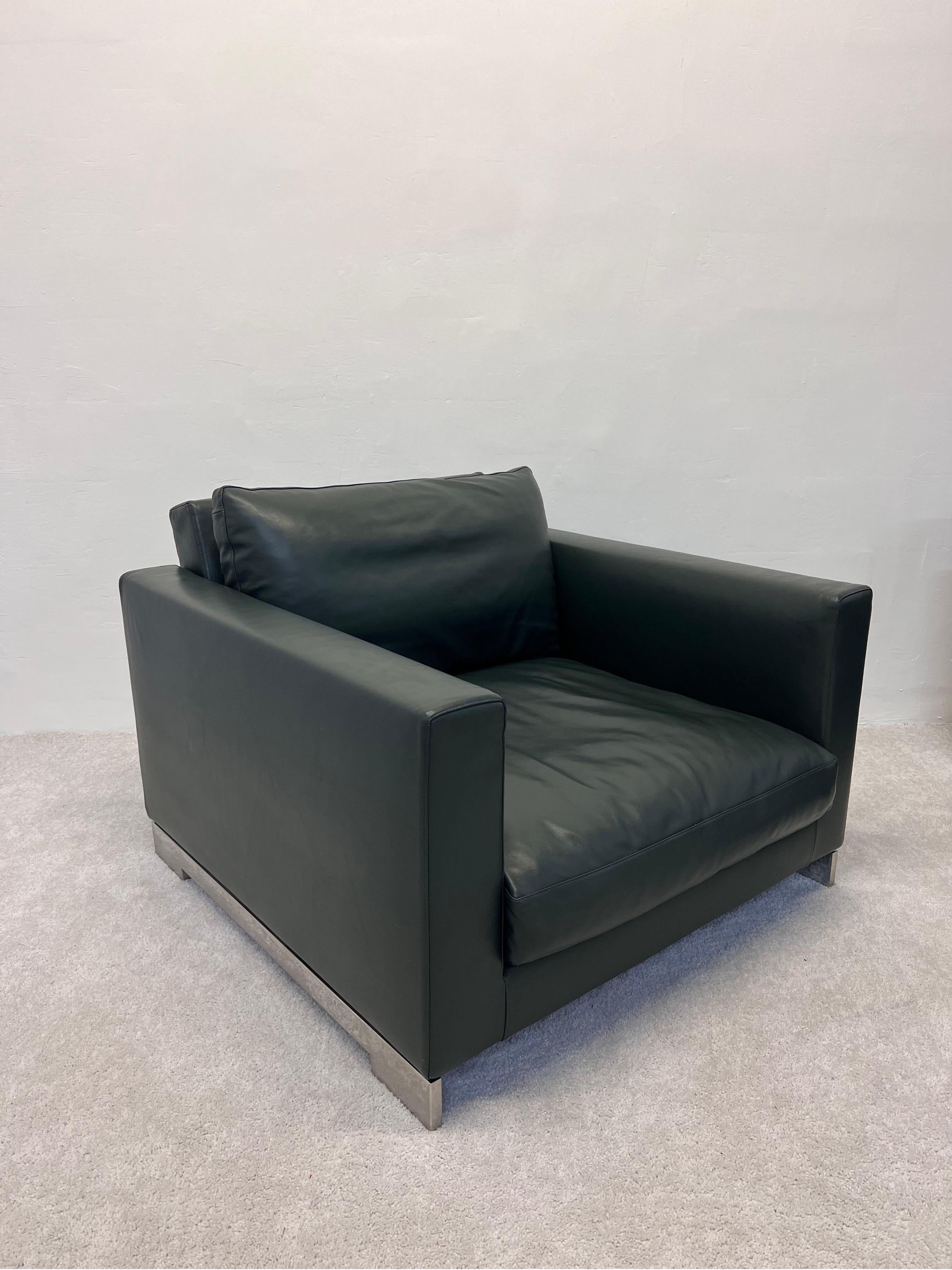 Modern Hannes Wettstein Reversi Leather Armchairs for Molteni & C, a Pair For Sale