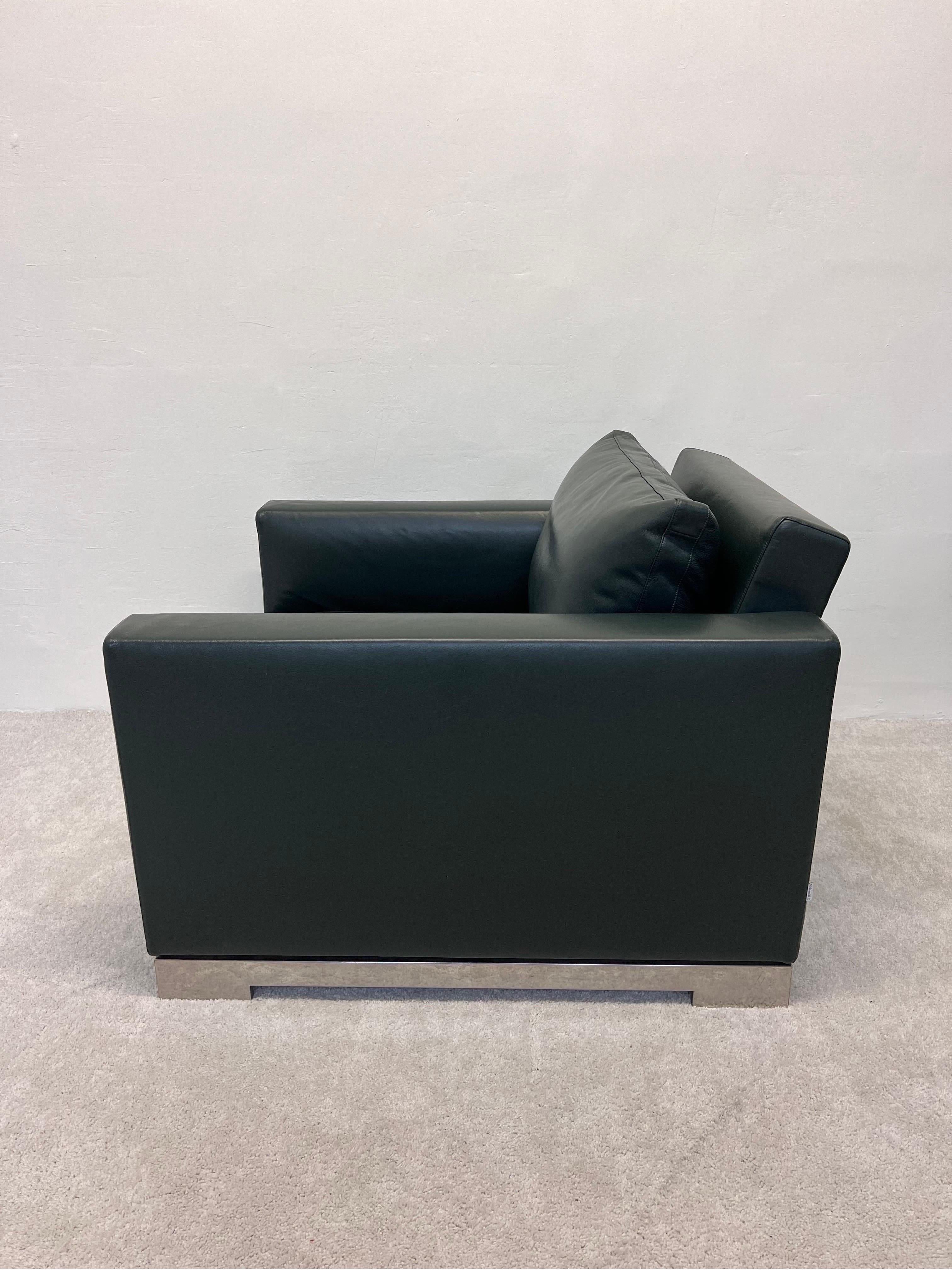 Contemporary Hannes Wettstein Reversi Leather Armchairs for Molteni & C, a Pair For Sale
