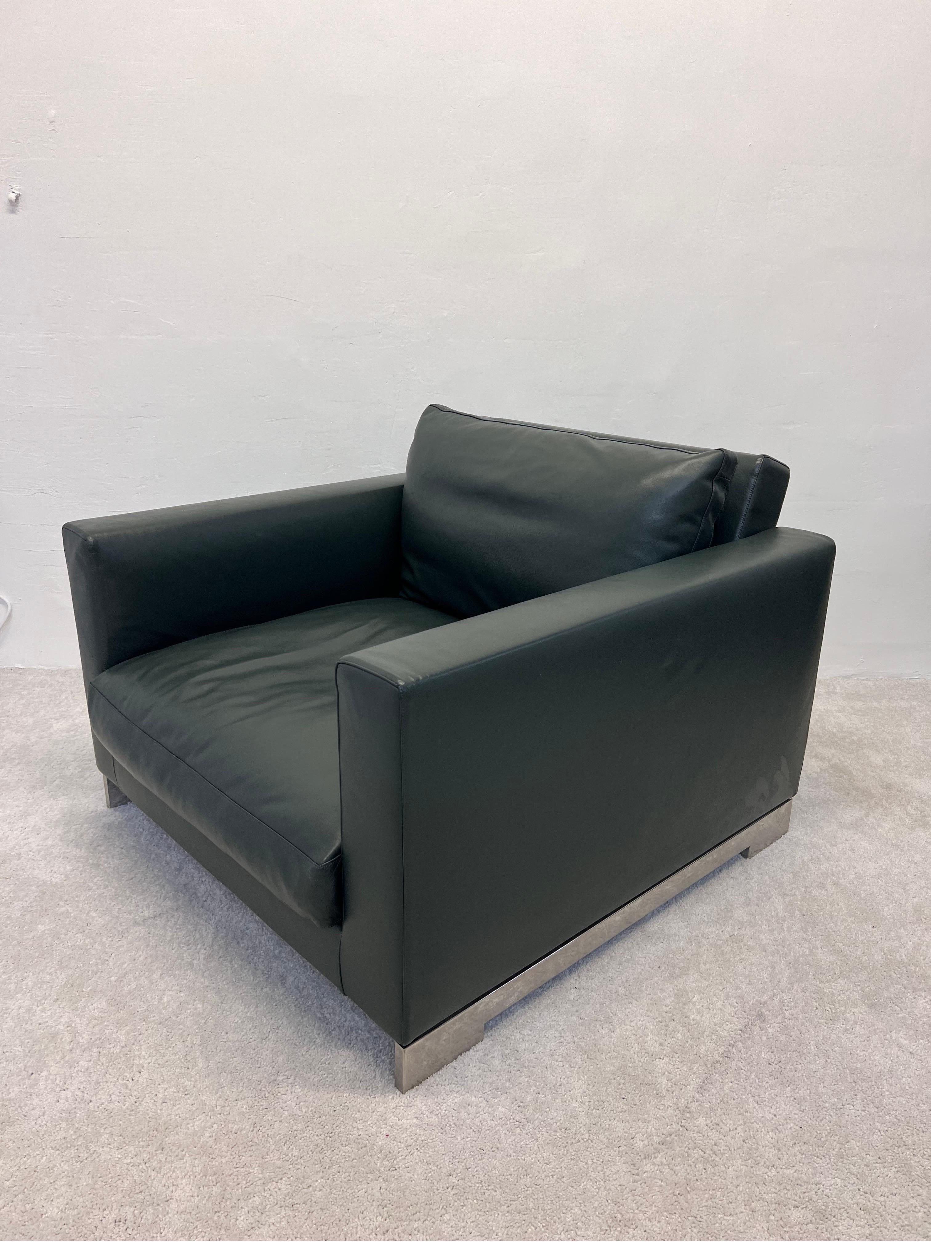 XXI secolo e contemporaneo Poltrone in pelle Hannes Wettstein Reversi per Molteni & C, una coppia