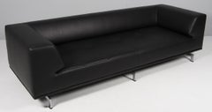 Dreisitzer-Sofa „Hannes Wettstein“ aus schwarzem Leder und Stahl. Delphi-Modell