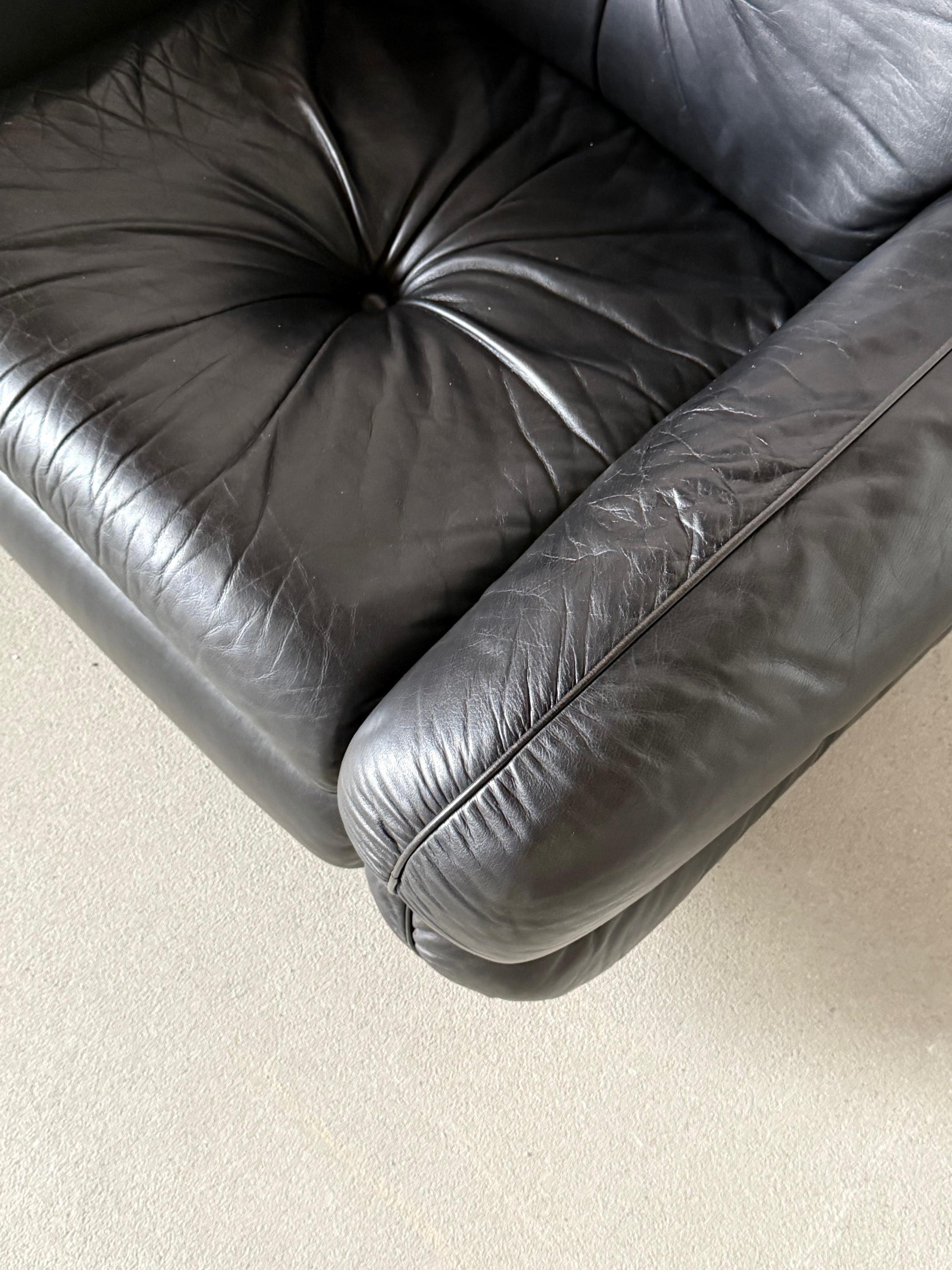 Fauteuil en cuir noir 
