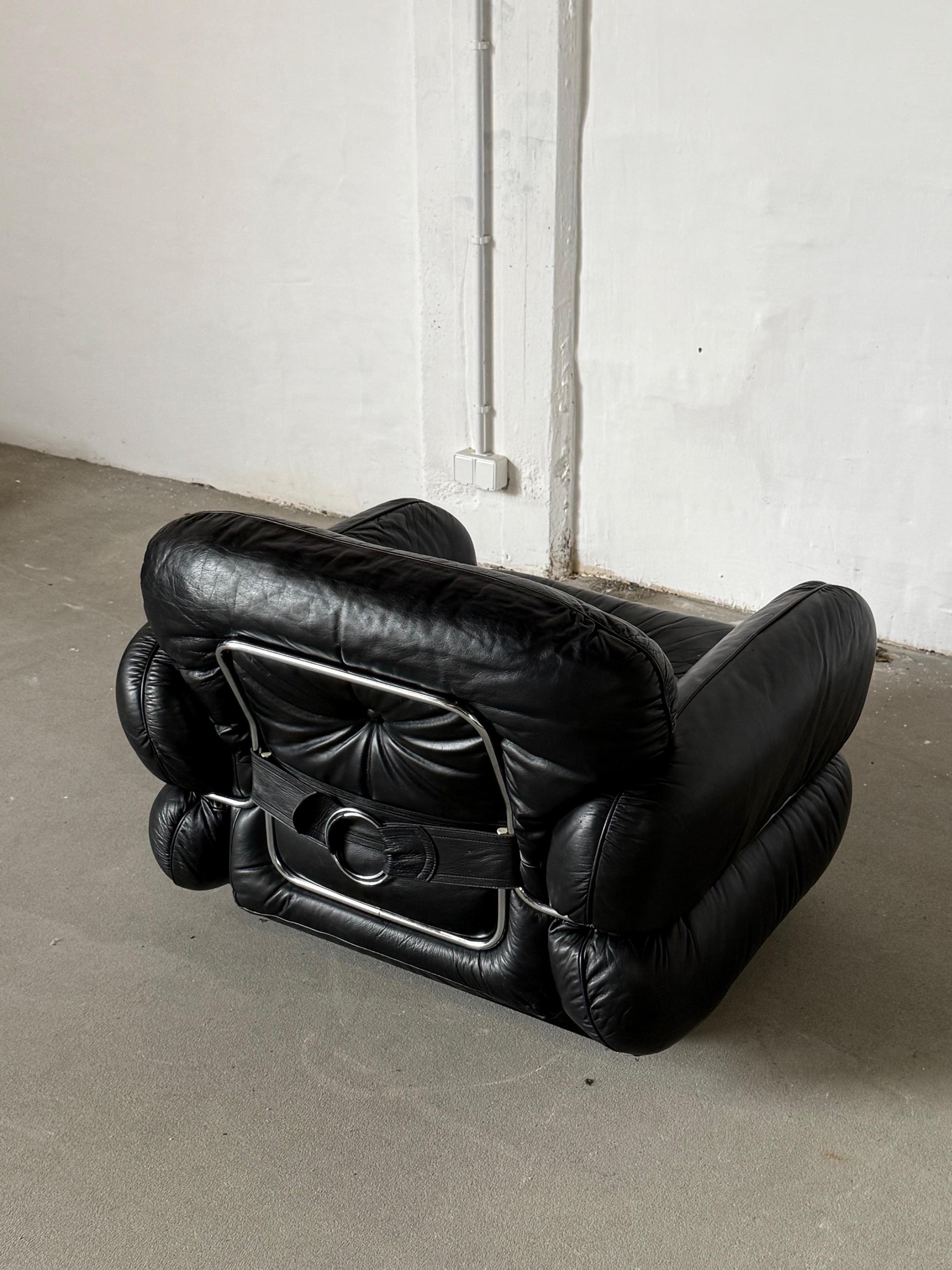 Fauteuil en cuir noir 