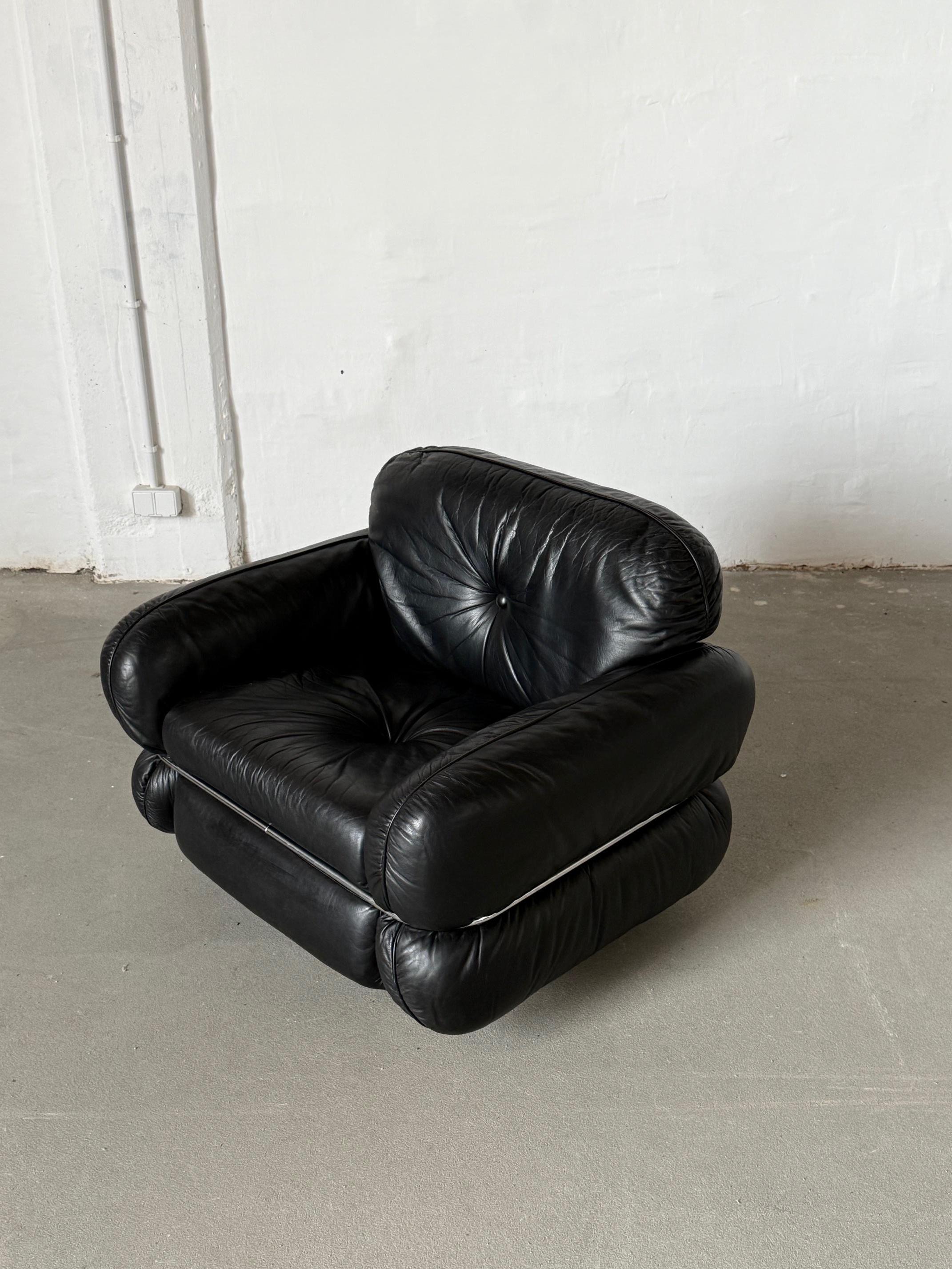 Fauteuil en cuir noir 