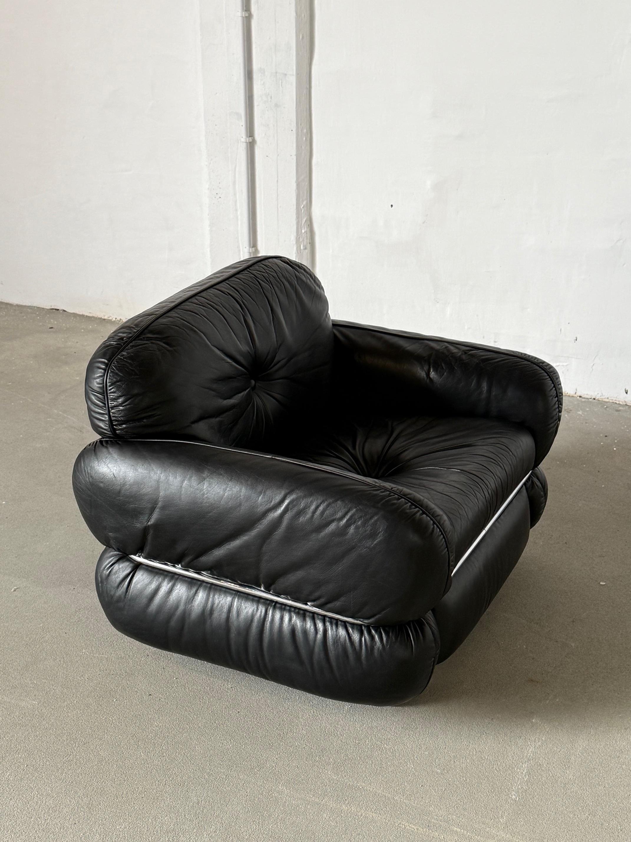 Fauteuil en cuir noir 