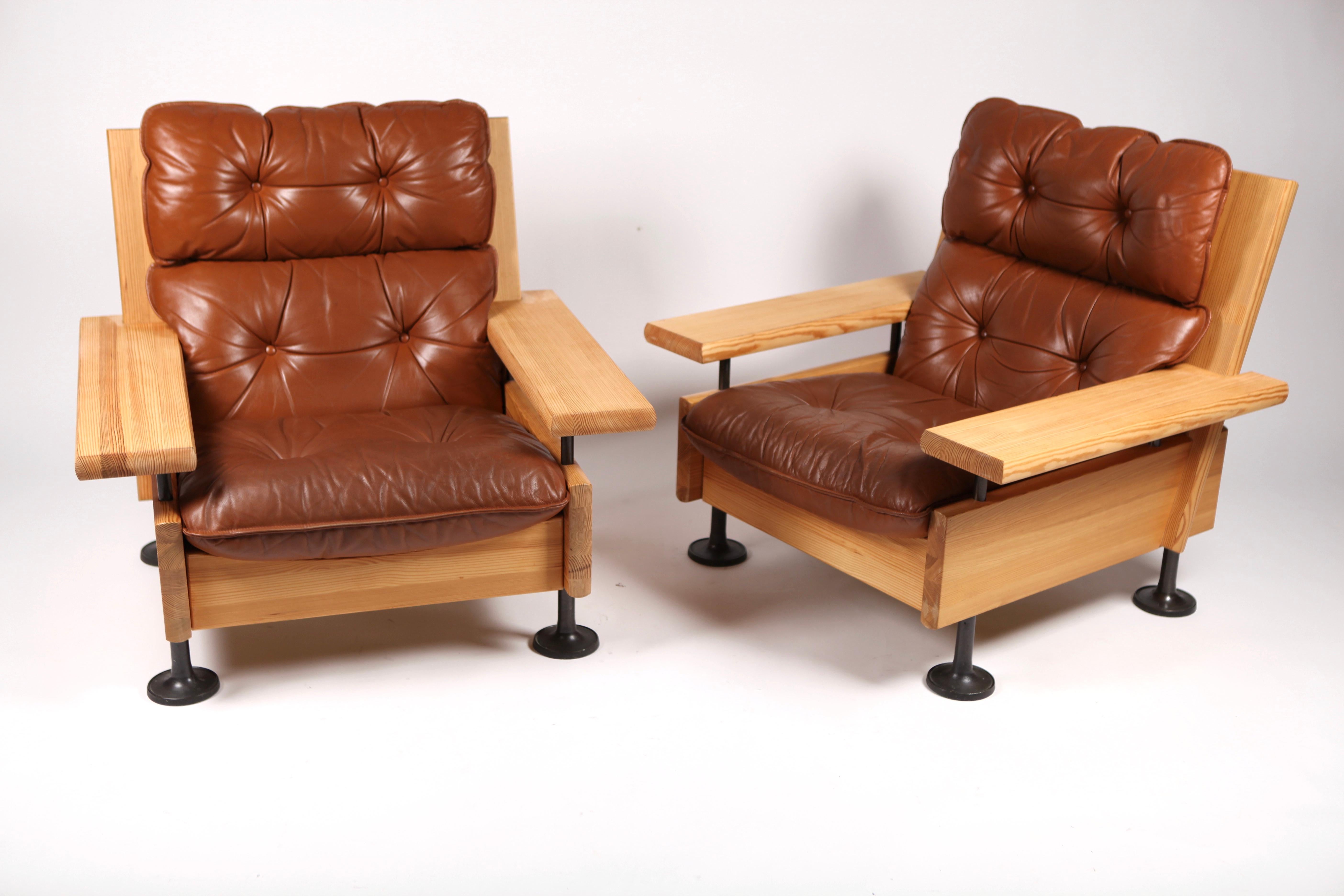 Hannu Jyräs, Pair of Unique Easy Armchairs in Oregon Pine and Leather, 1970s 12
