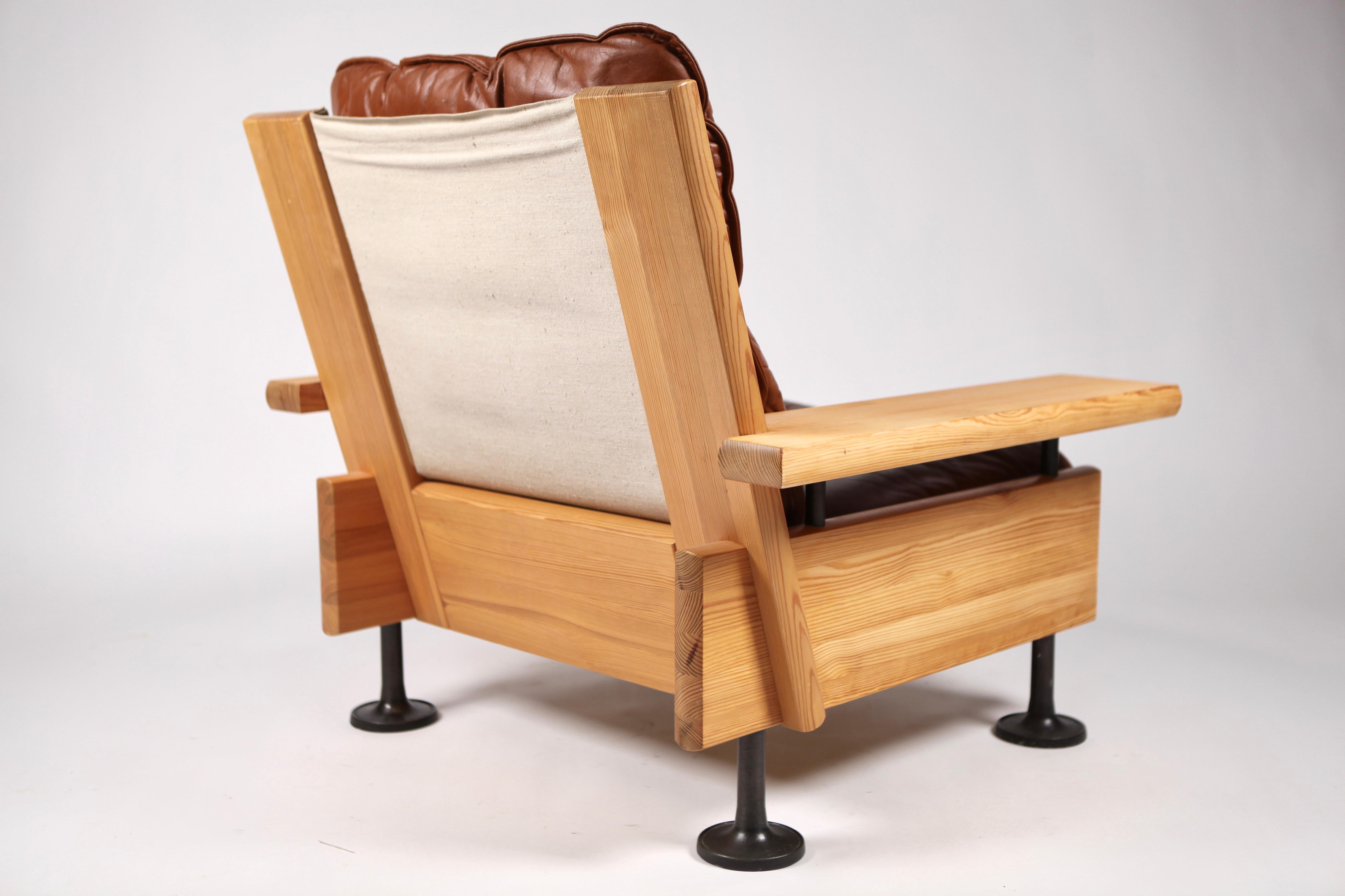 Finnish Hannu Jyräs, Pair of Unique Easy Armchairs in Oregon Pine and Leather, 1970s