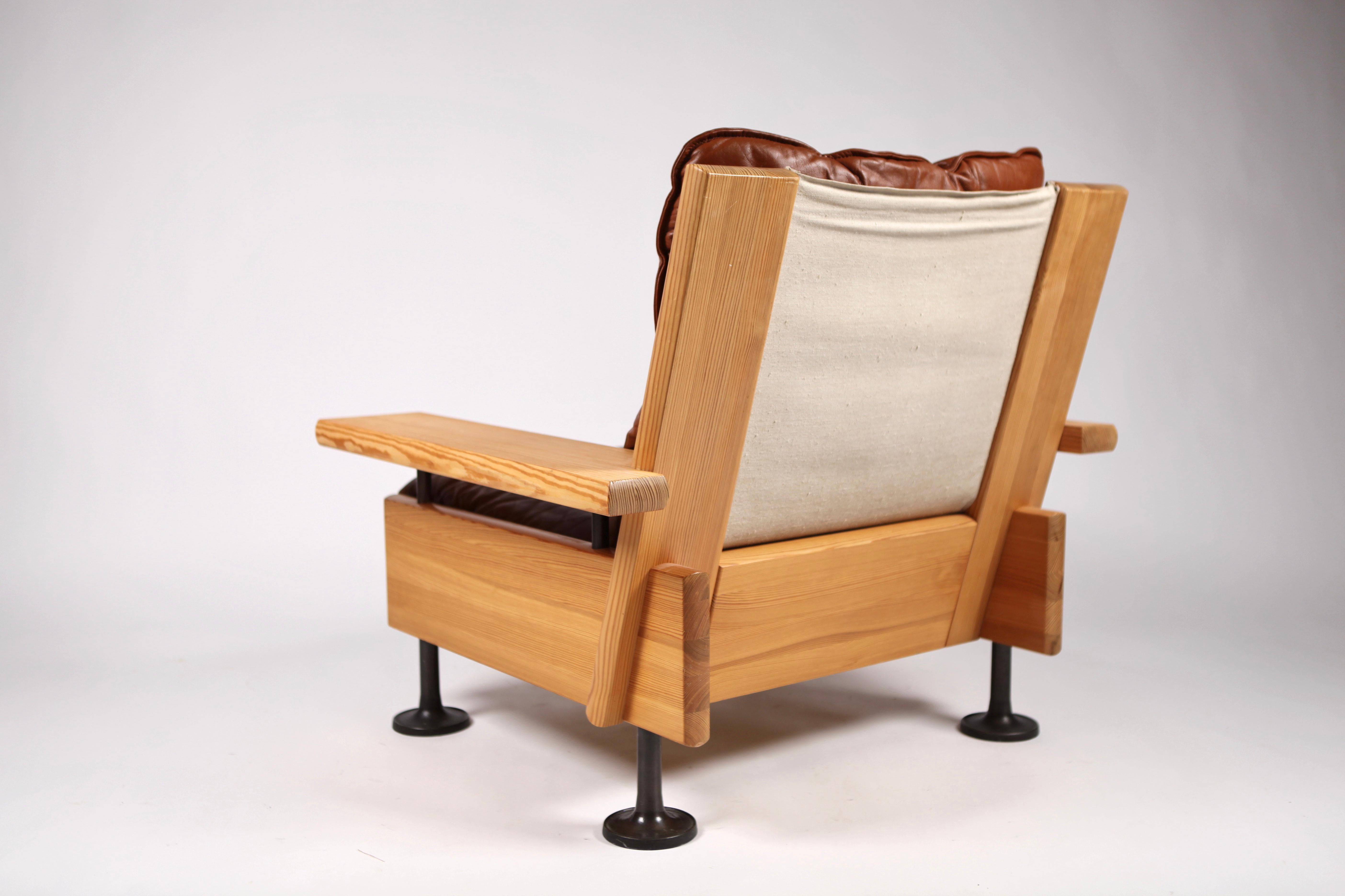Hannu Jyräs, Pair of Unique Easy Armchairs in Oregon Pine and Leather, 1970s 1