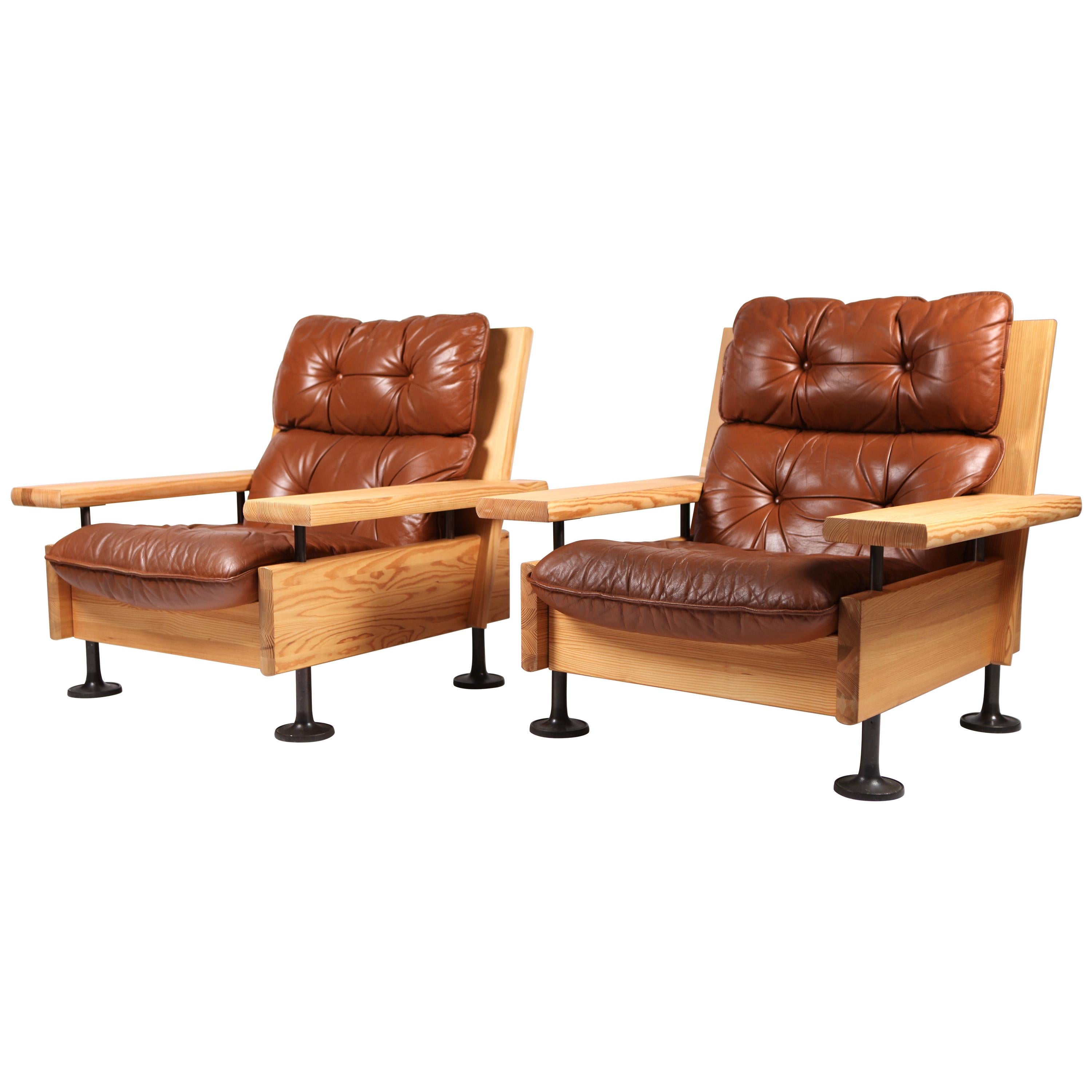 Hannu Jyräs, Pair of Unique Easy Armchairs in Oregon Pine and Leather, 1970s
