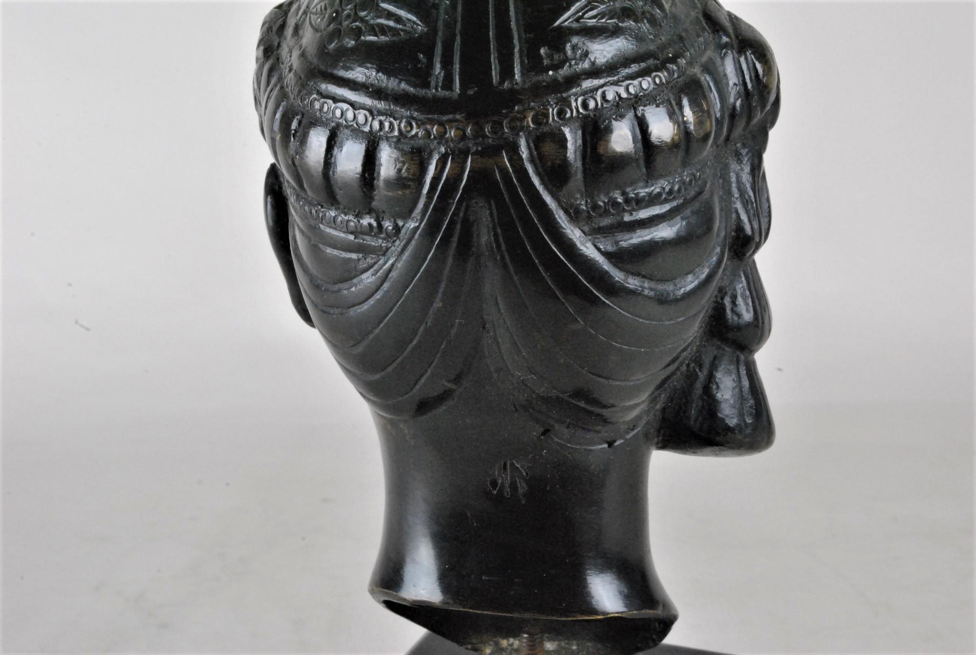 Tête de femme de l'école de Hanoi, bronze du 20ème siècle en vente 5