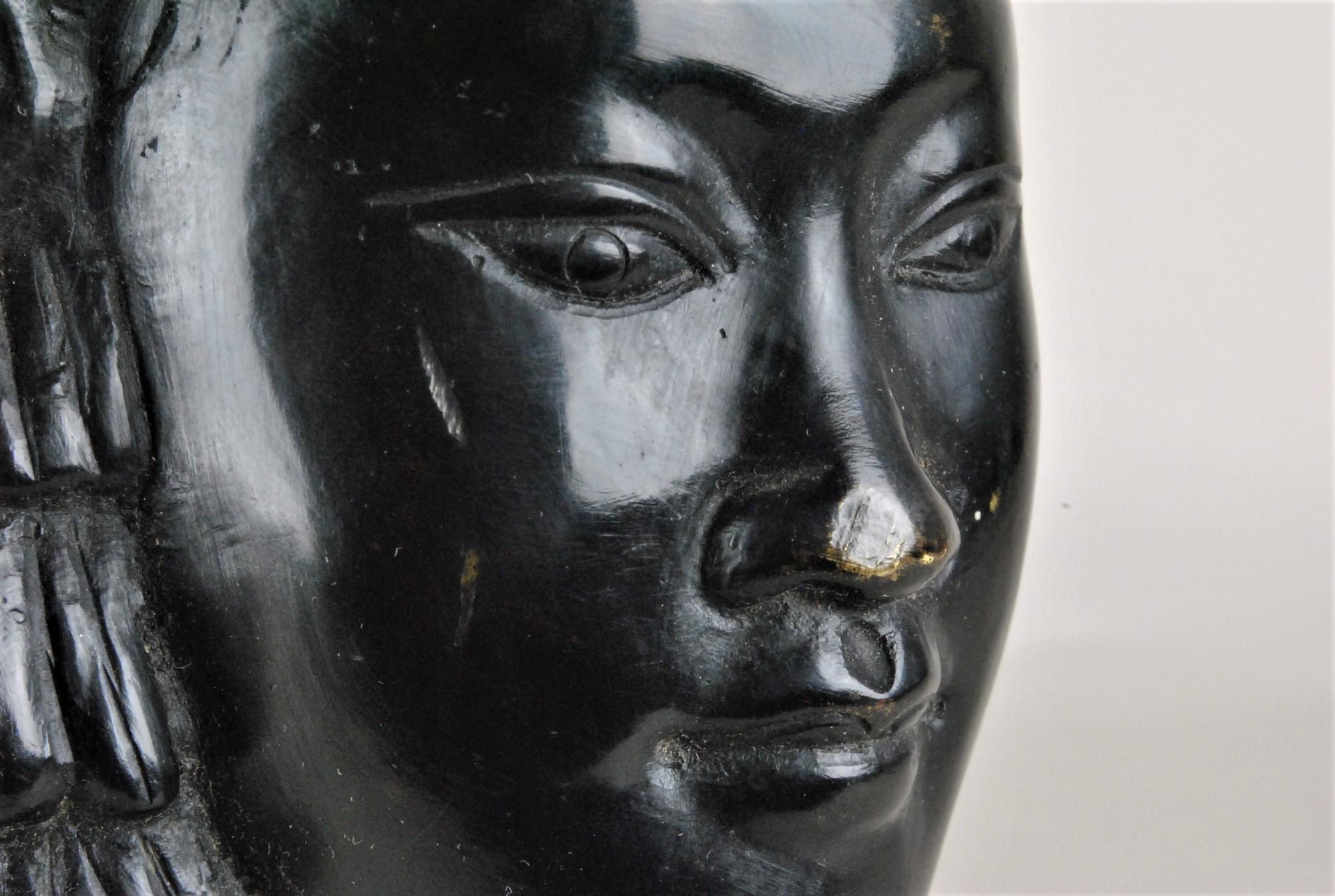 Tête de femme de l'école de Hanoi, bronze du 20ème siècle en vente 7