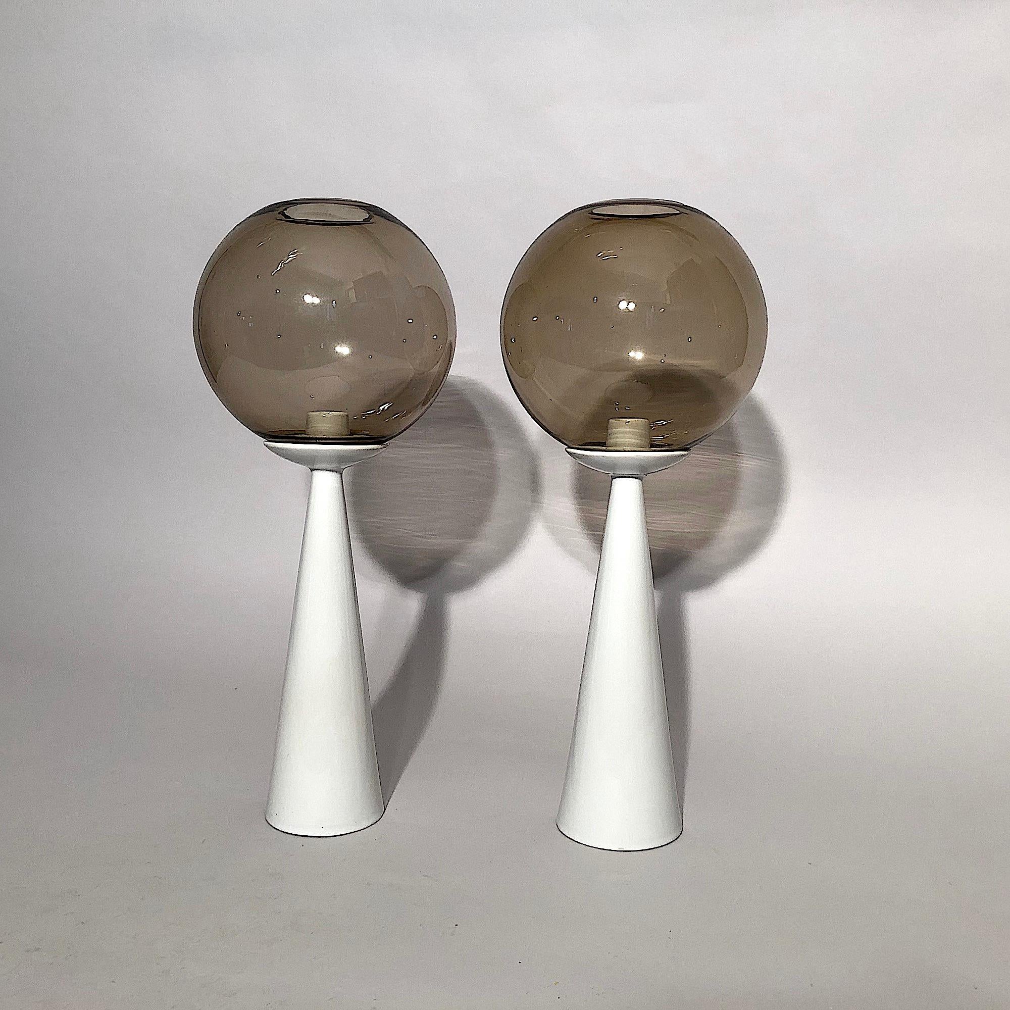 Hans Agne Jakobssen (1919 Finnish/Swedish- Åhus 2009)

Set of two very rare, late 1950s-Early 1960s Hans Agne Jakobsson cone -shaped porcelaine and globular, smoked glass Candle Holder made by Markaryd, Sweden. Model L-7.
     