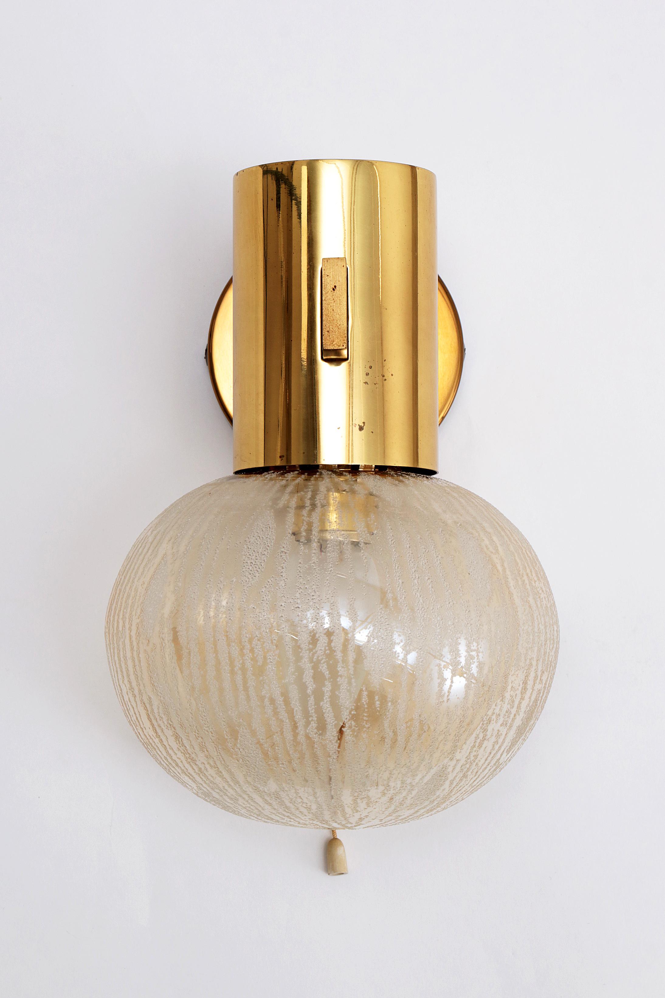 Hans-Agne Jakobsen brass wall lamp with glass Sweden 1960 In Good Condition For Sale In Oostrum-Venray, NL