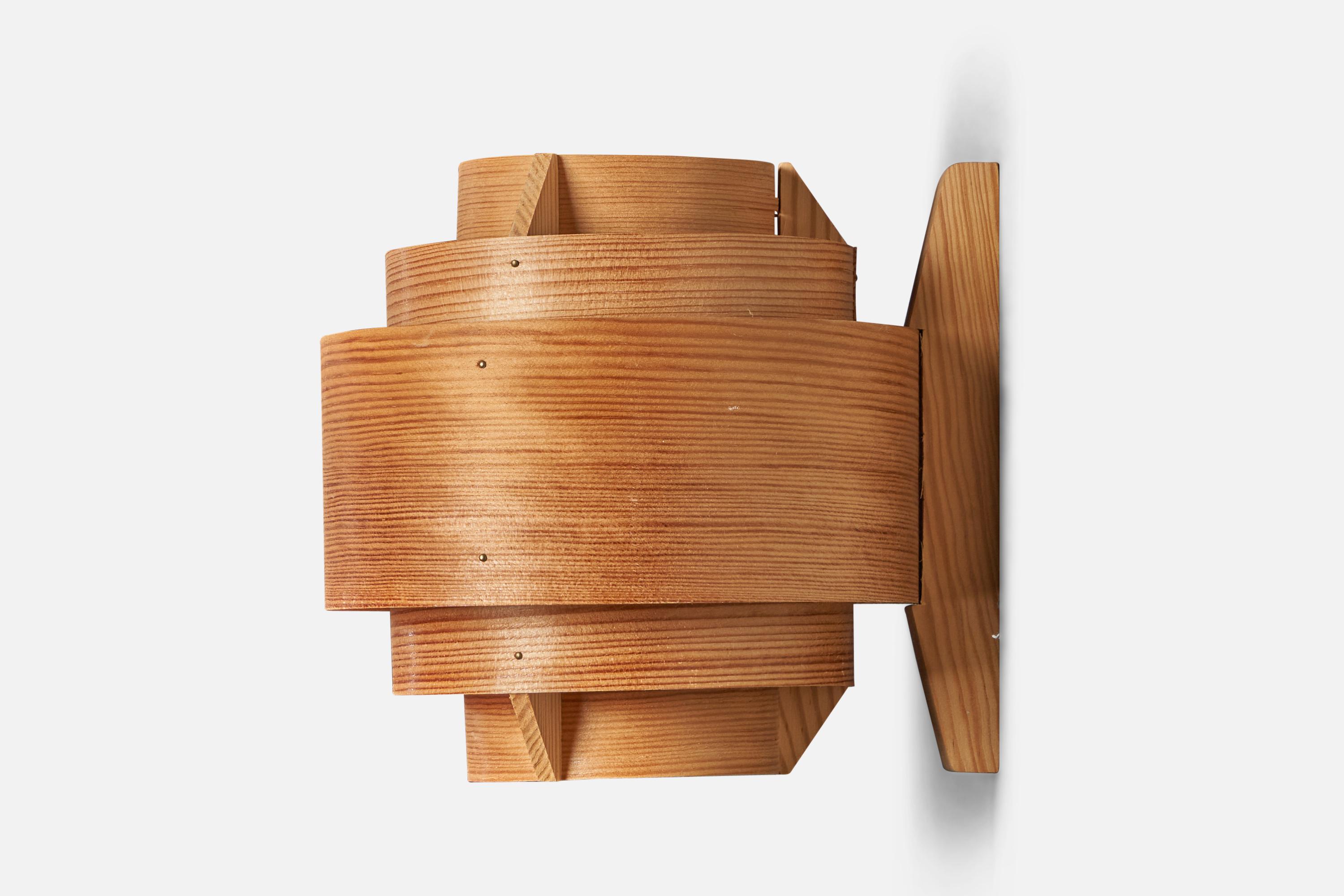Hans-Agne Jakobssen, Wall Light, Pine, Sweden, 1970s In Good Condition For Sale In High Point, NC