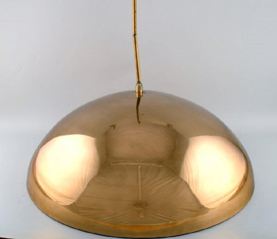 Hans Agne Jakobsson (1919-2009). Colossal brass ceiling lamp made by Markaryd, Sweden, circa 1970.
Measures: 50 x 19 cm.
Joint brass chain measures: 85 cm.
In very good condition.

   