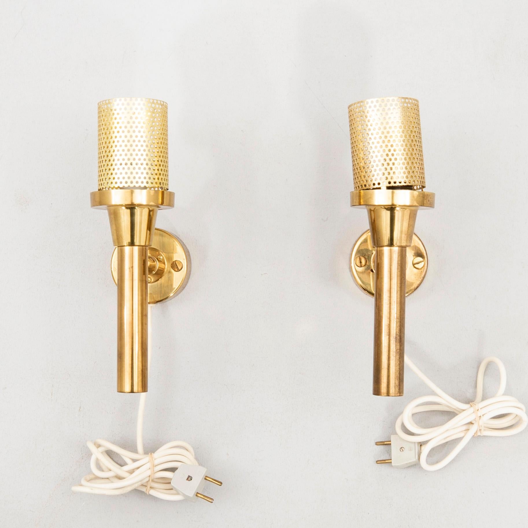 Wall lamp designed by Hans-Agne Jakobsson. Produced by Hans-Agne Jakobsson in Markaryd, Sweden.
Good condition more photos on demand
Price for the pair 