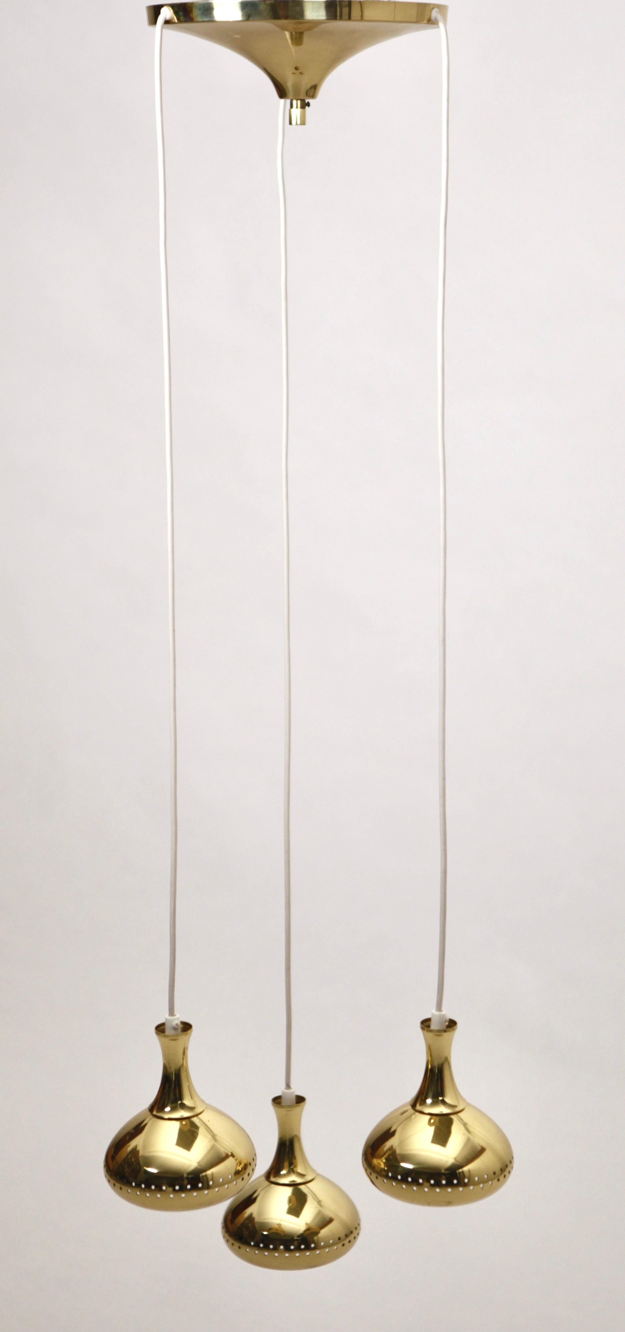 Plafonnier à 3 plafonniers en laiton de Hans-Agne Jakobsson, Suède, années 1960. Bon état - En vente à Berlin, DE