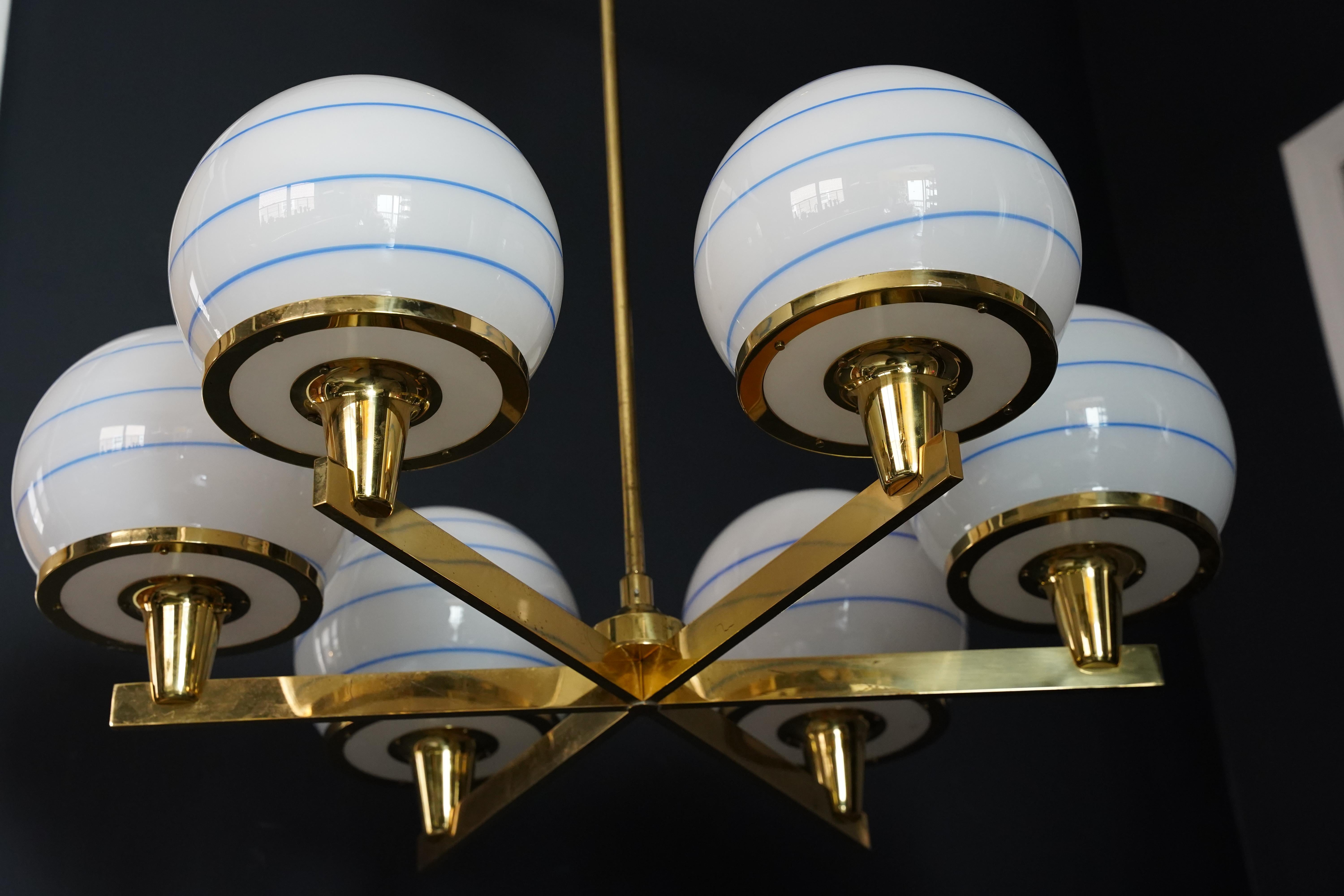 Hans-Agne Jakobsson Sweden 1970 , Large scale Chandelier 6 arm brass frame holding 6 white round glass shades with a blue swivel.
6 Edison sockets.







 