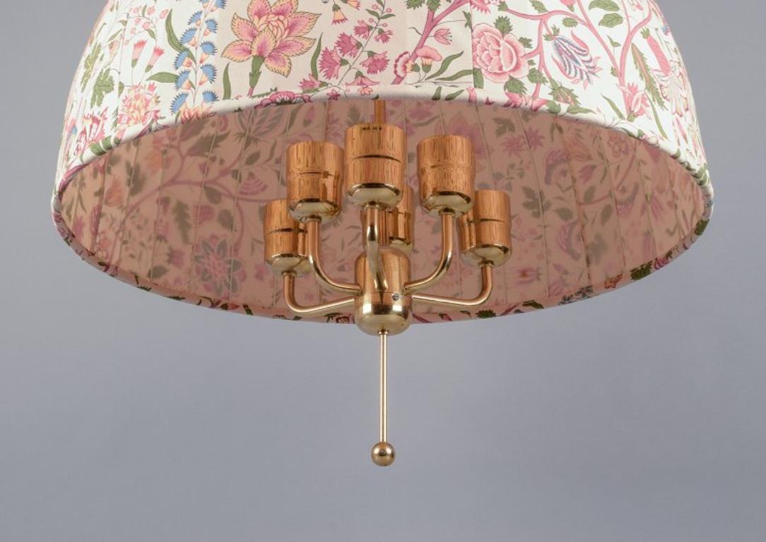 Hans-Agne Jakobsson, A/B Markaryd. Ceiling lamp in brass, floral lampshade. In Excellent Condition In København, Copenhagen