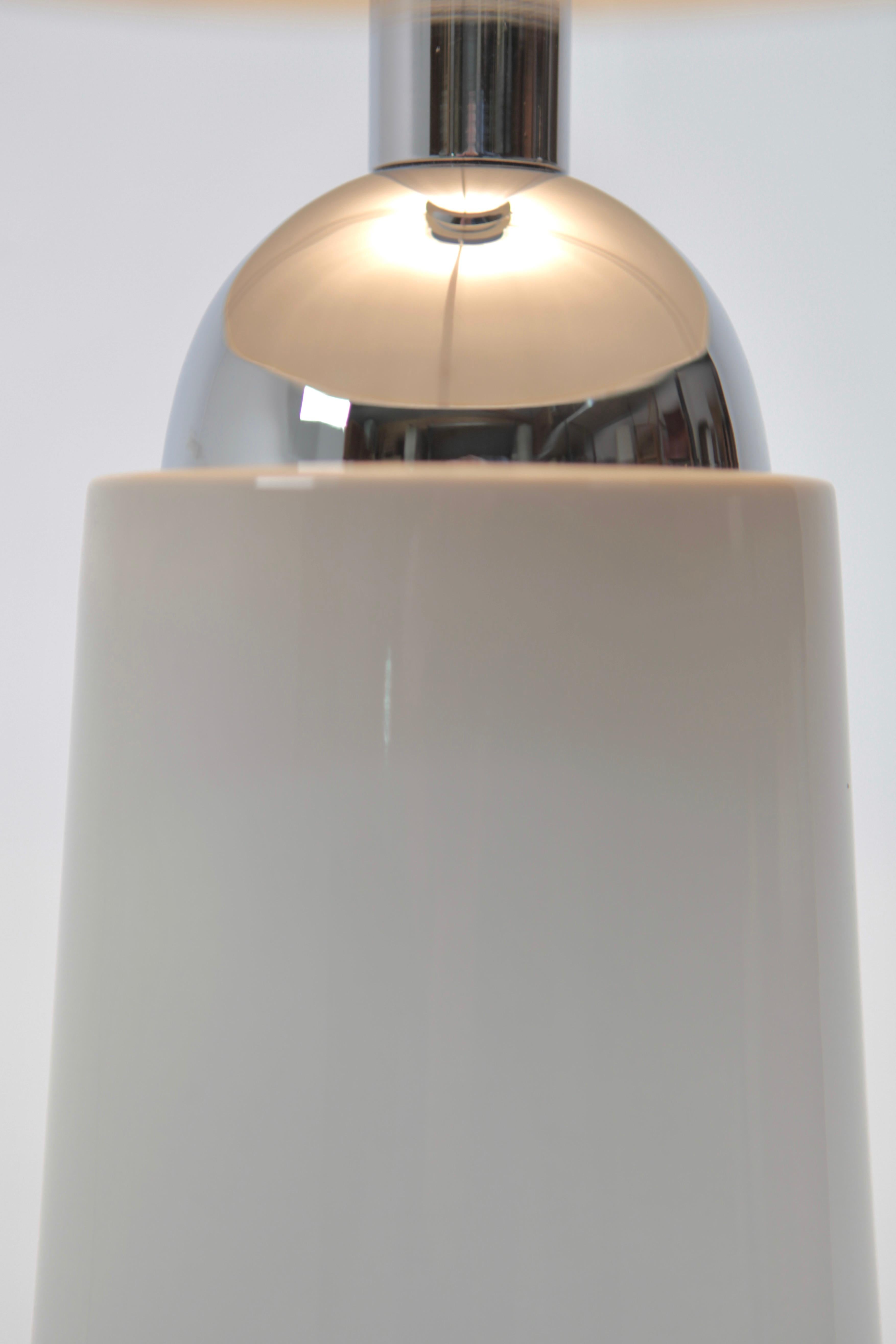 Hans-Agne Jakobsson, a Porcelain and Chromed Metal Table Lamp, Sweden, 1970/80s In Excellent Condition For Sale In Berlin, DE