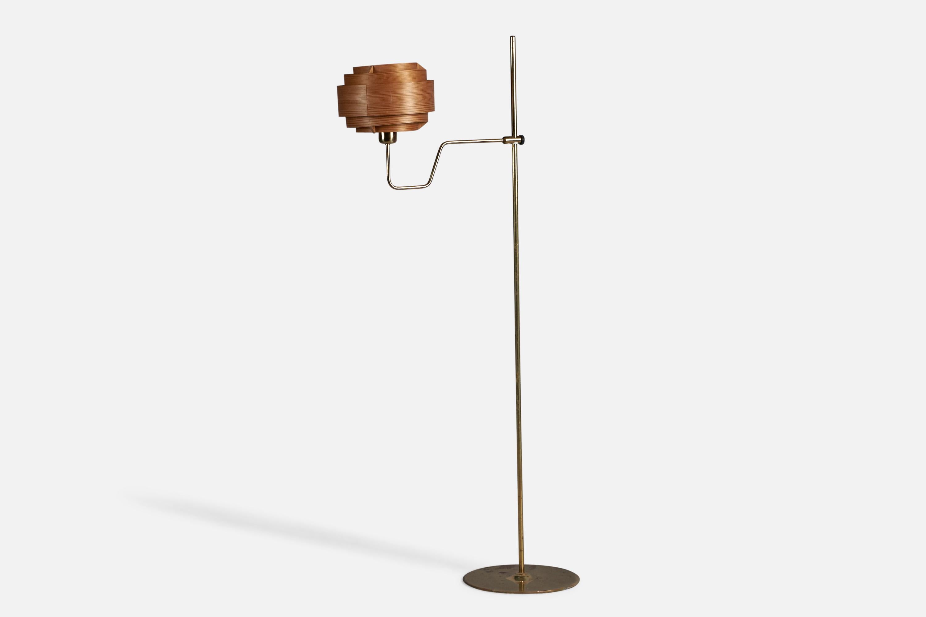 Post-Modern Hans-Agne Jakobsson, Adjustable Floor Lamp, Brass, Pine, Sweden, 1970s For Sale